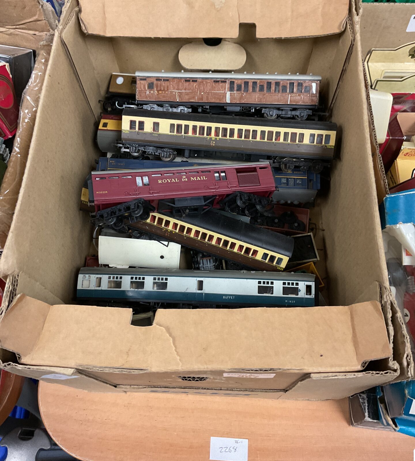 Box of traing trains and carriages