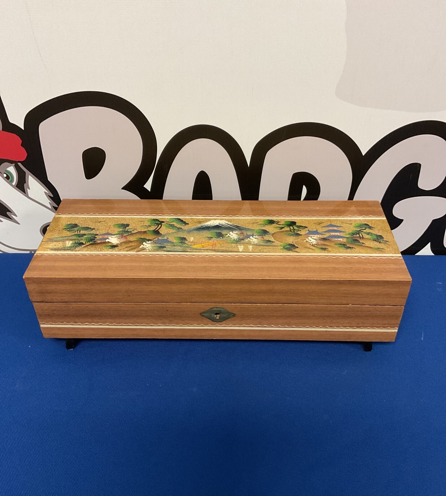 Lacquered Japanese musical jewellery box