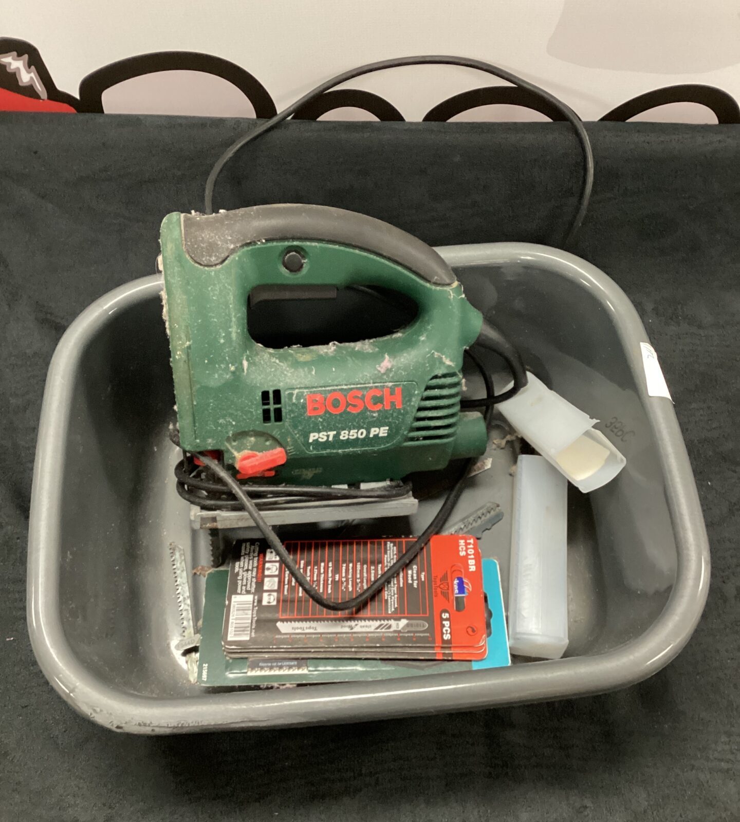 Bosch jigsaw with spare blades