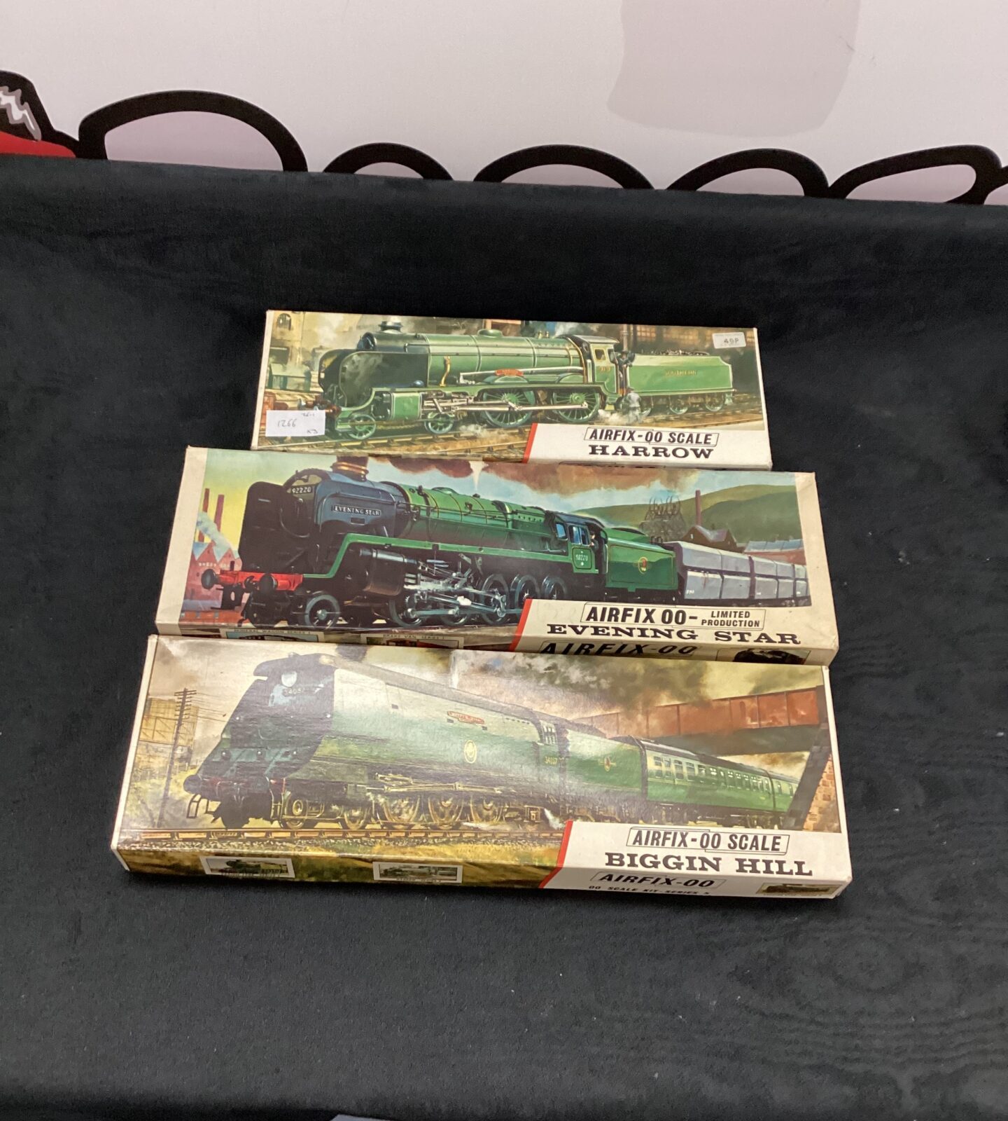 Airfix 00 Scale model train set locomotives