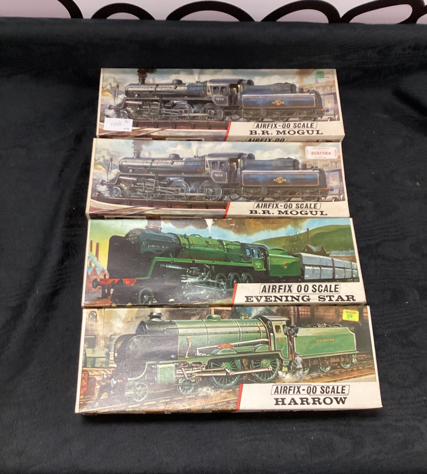 Airfix 00 Scale Model train set Locomotives