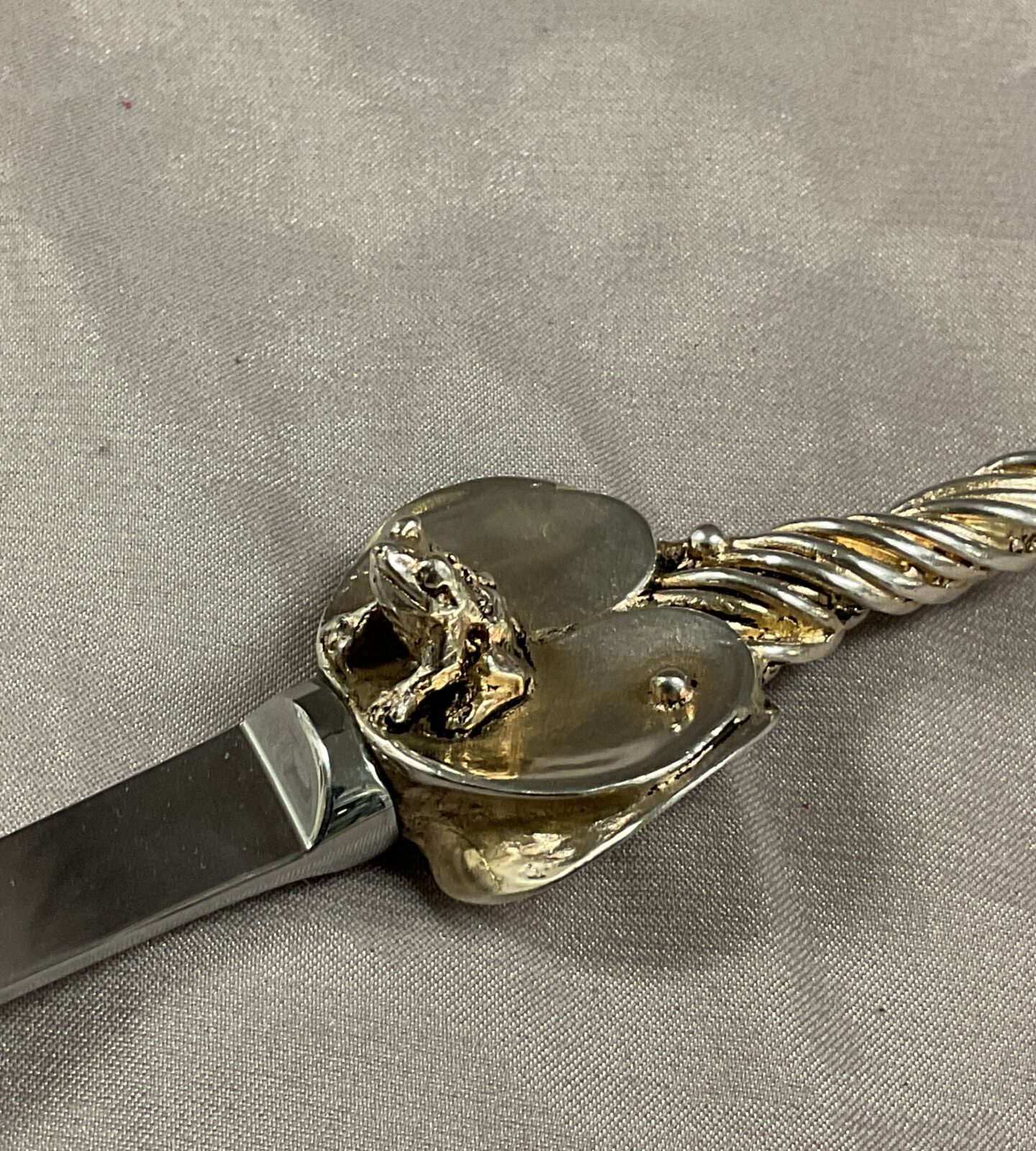 Silver scenes frog on lily pad letter opener paper knife - Image 2