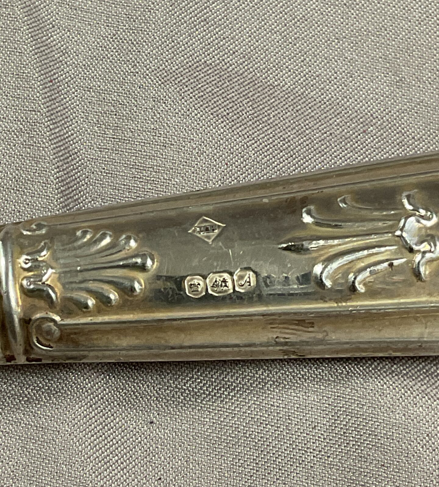 Hallmarked b silver handle cake server - Image 2