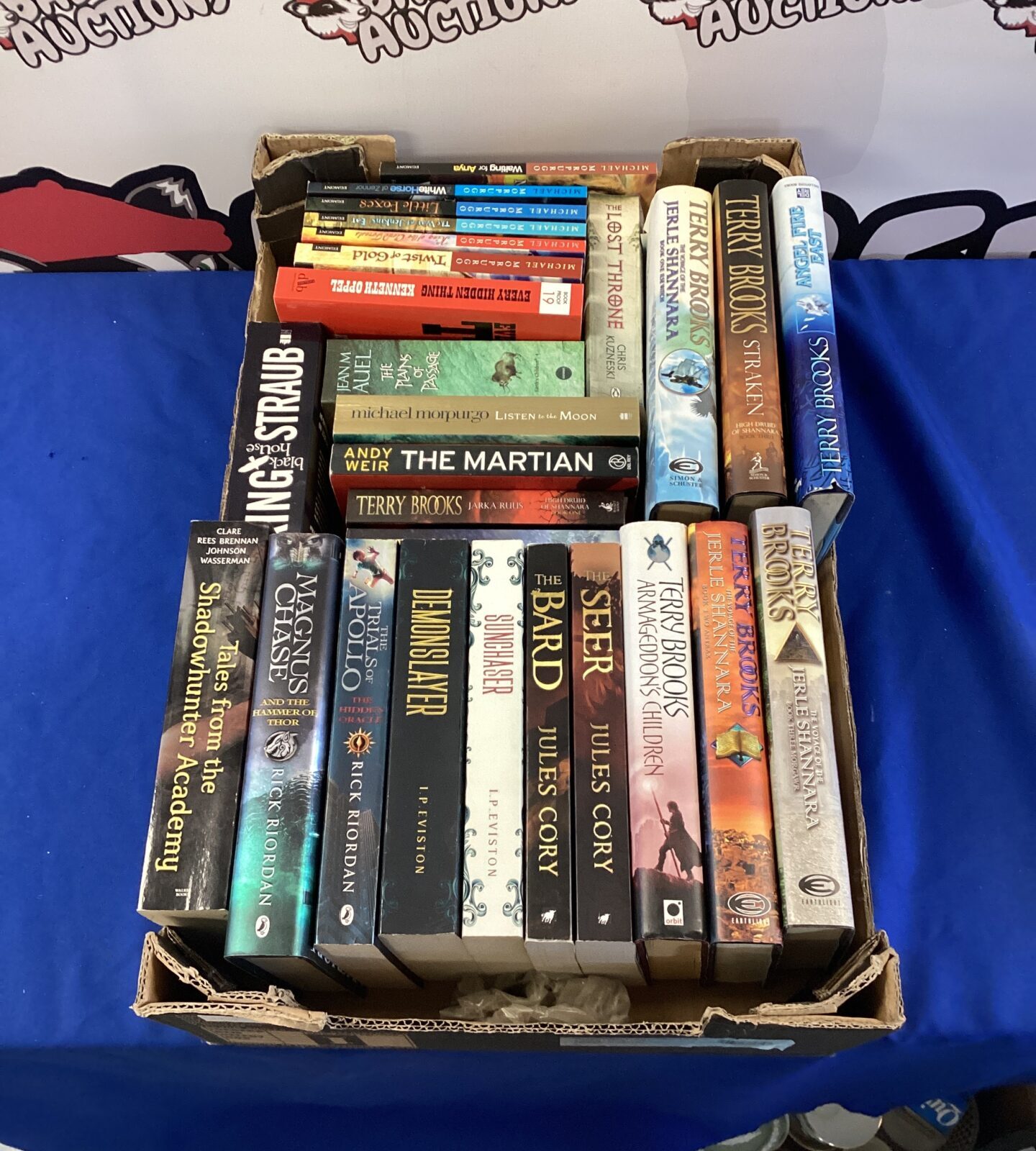 Tray of fantasy books inc dragon slayer series & vanguard chronicles