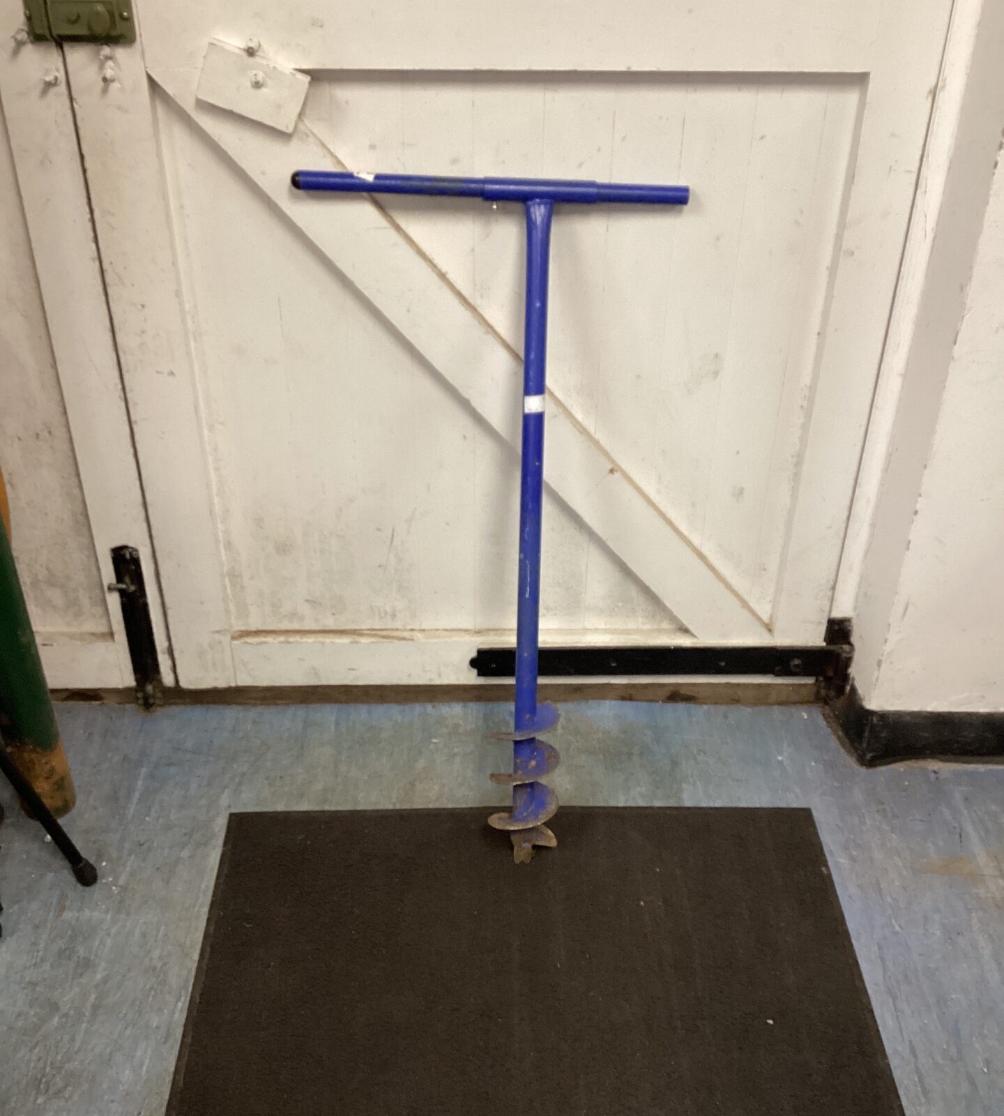 Metal post auger