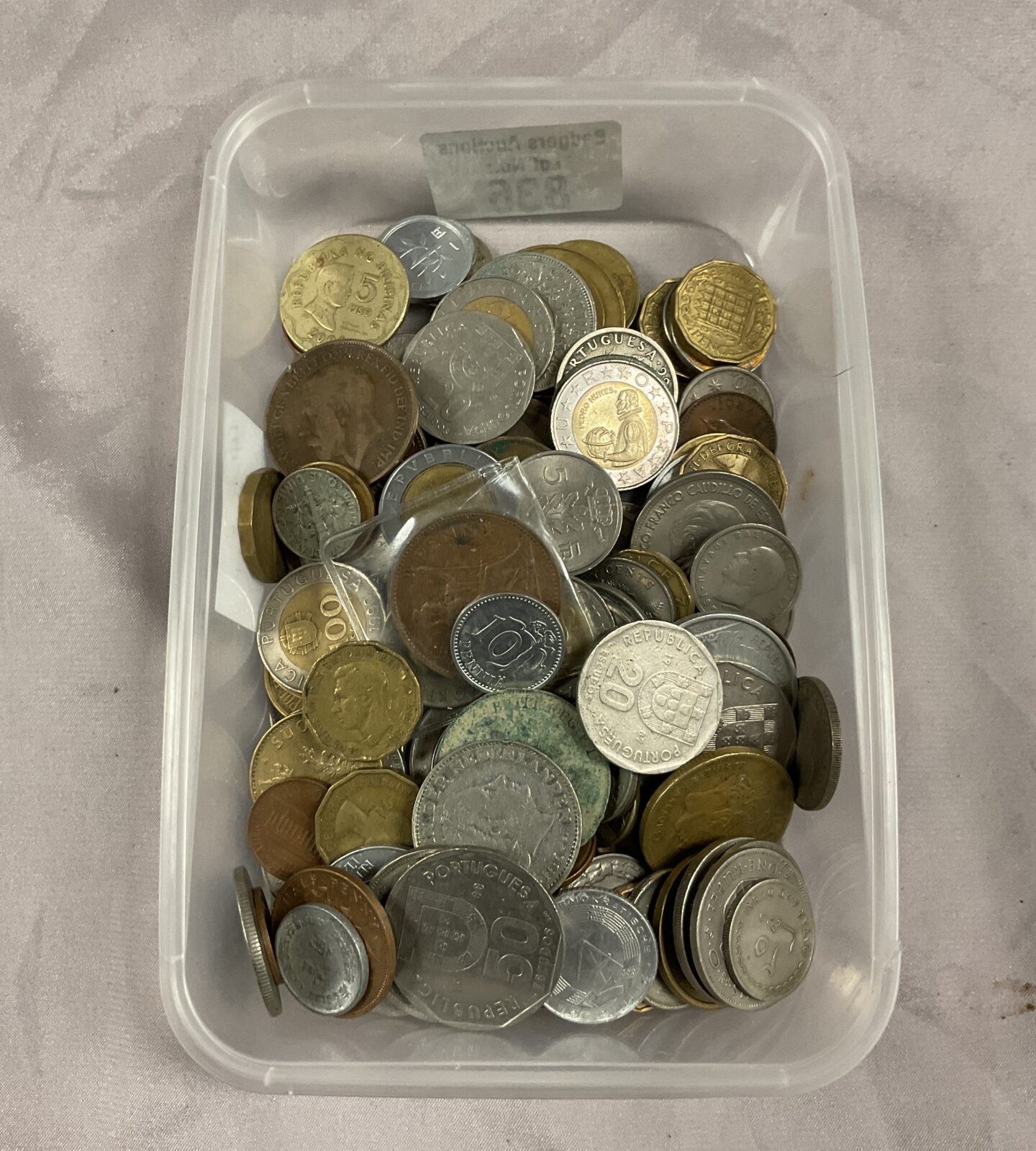 Tray of assorted coins