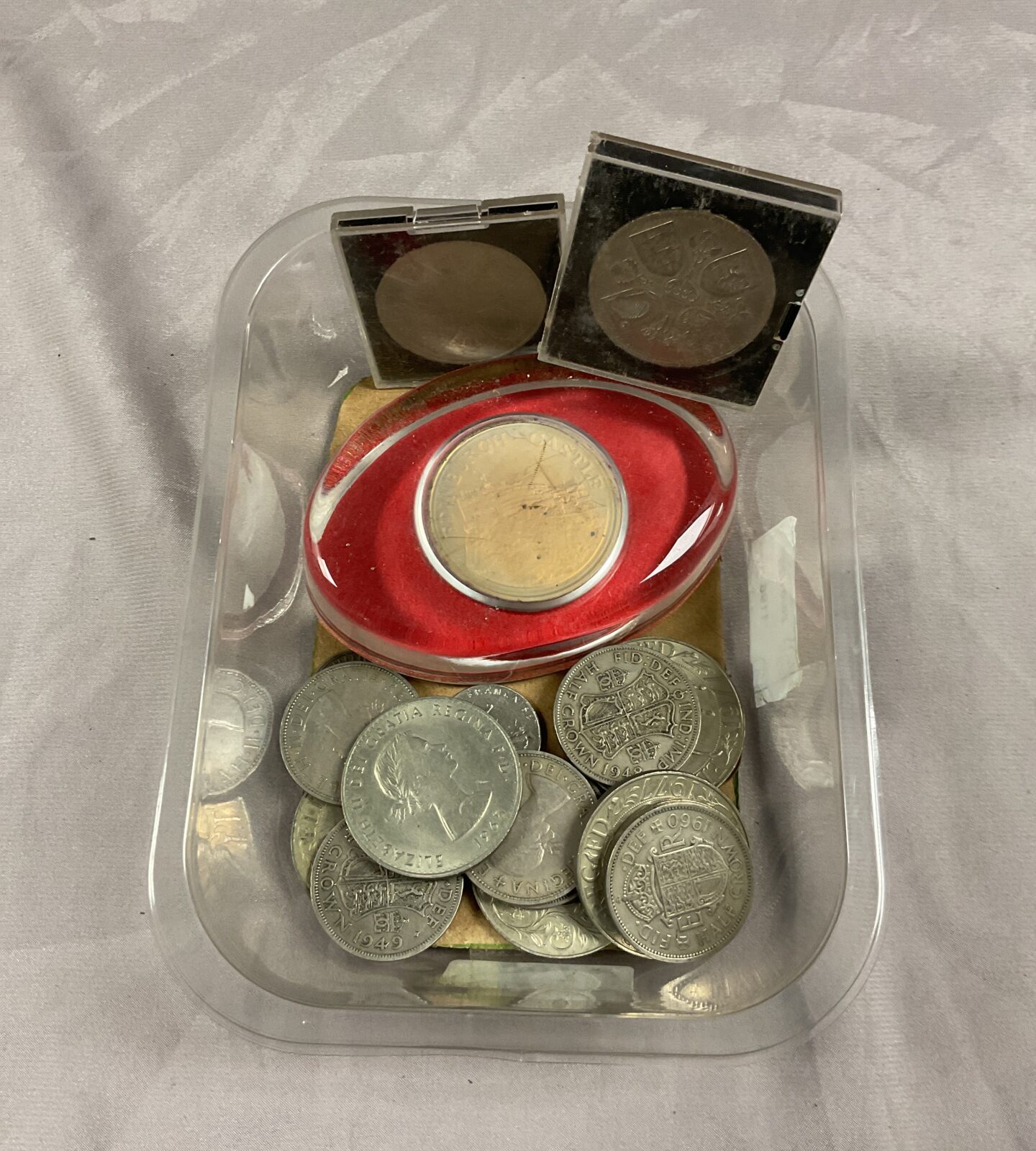 Tray of assorted coins