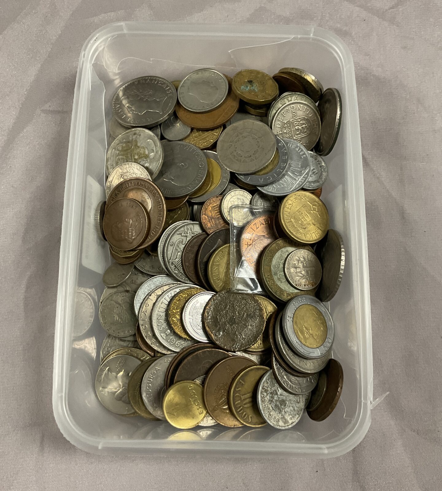 Tray of assorted coins