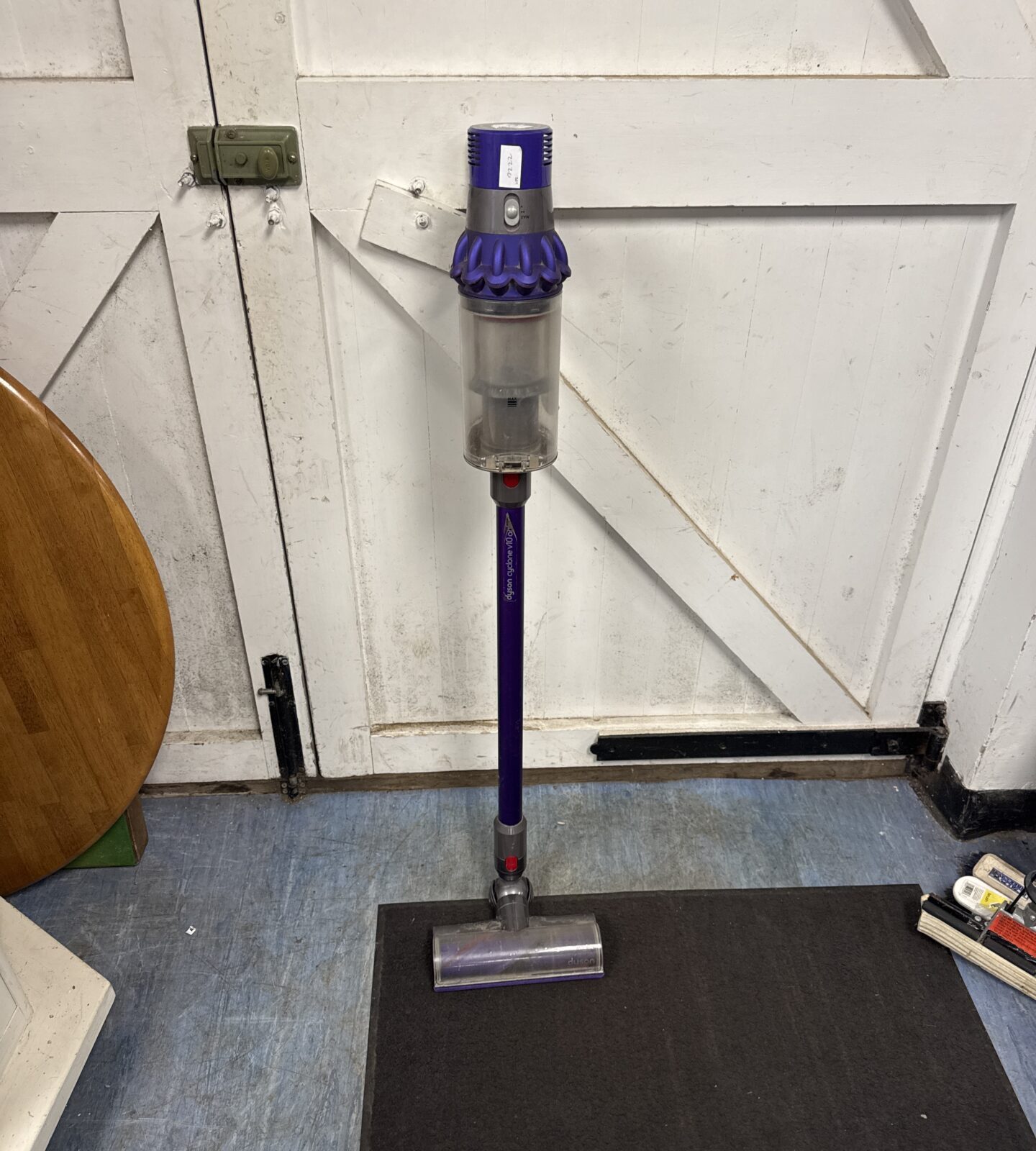 Dyson cyclone v10 absolute cordless hoover - working but no charger