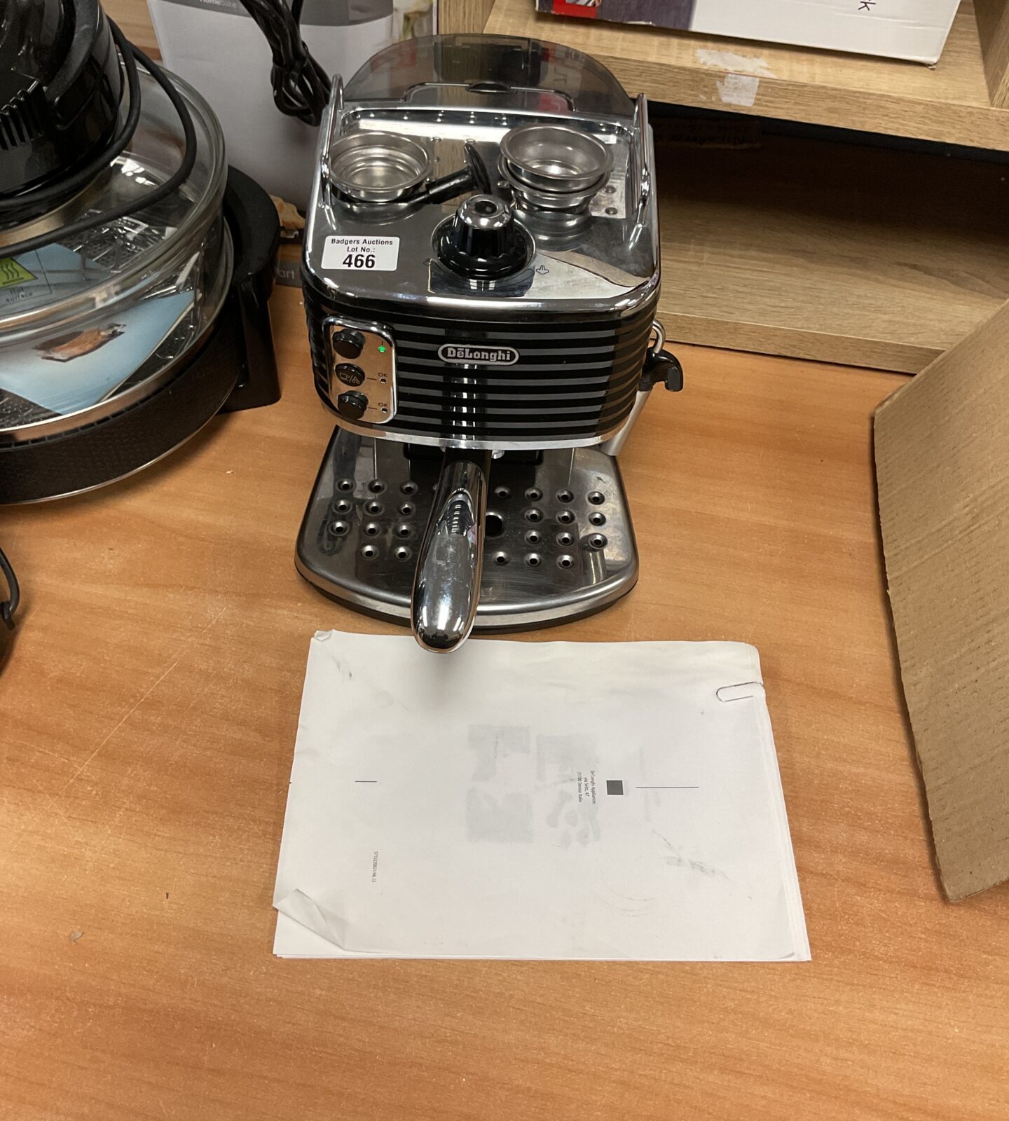 De Longhi coffee machine with attachments and manual, tested working