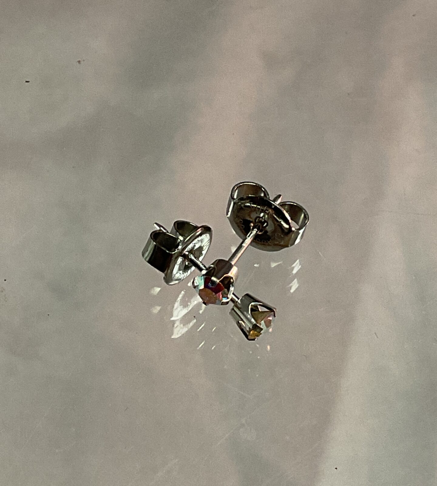 pair 9ct white gold coulored stone stud earrings