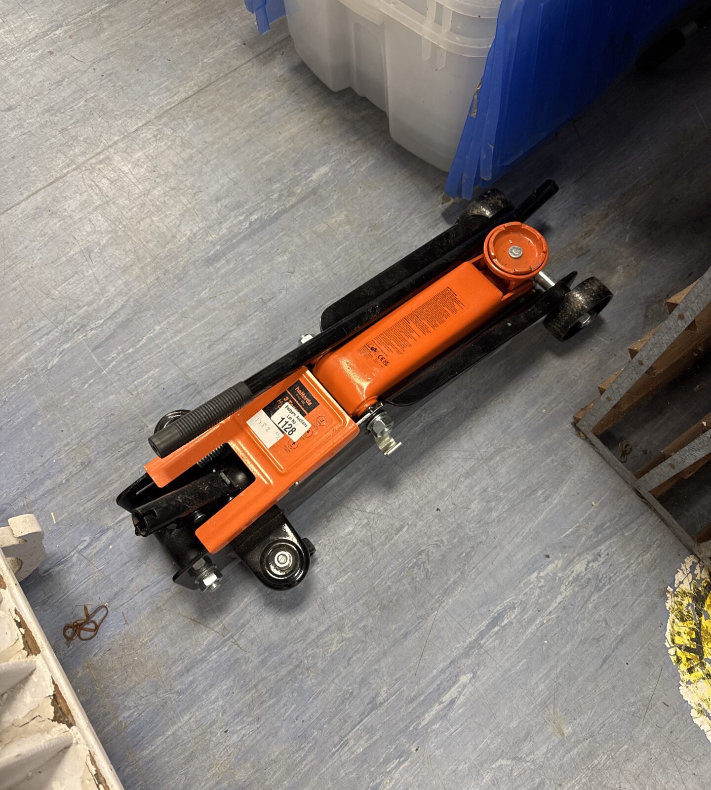 Halfords 3 tonne trolley jack