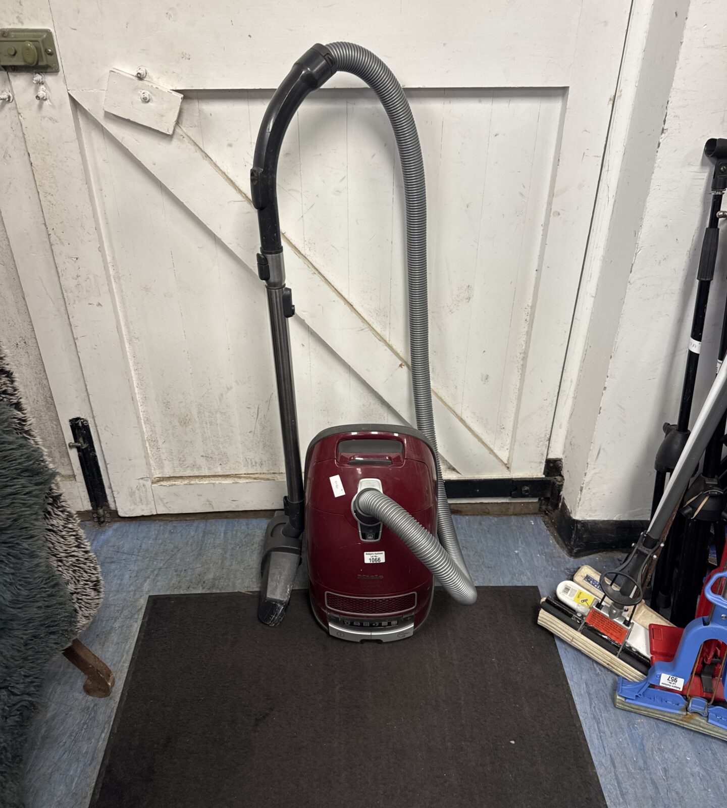 Miele compact c3 hoover - working