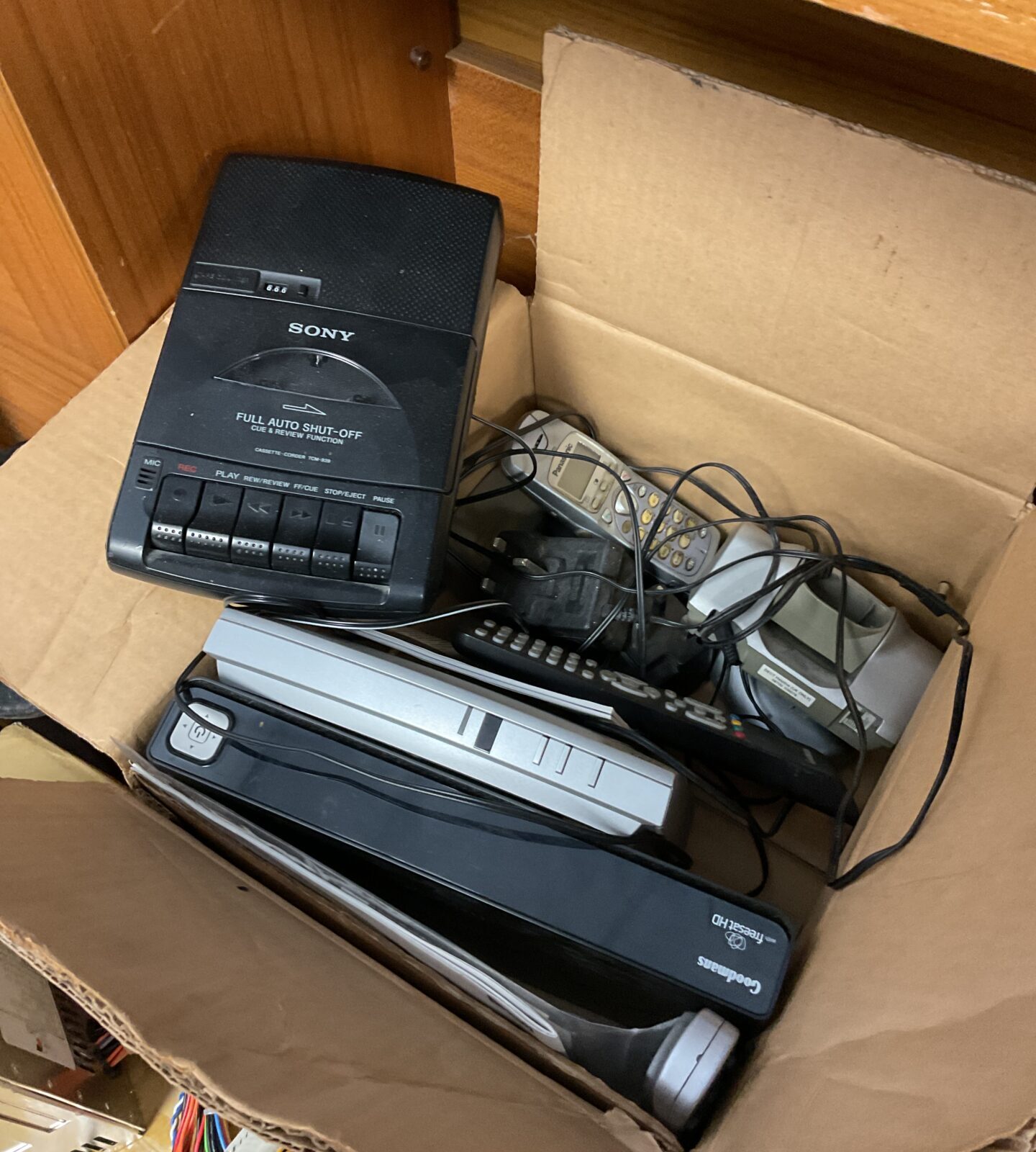 Box of mixed electricals inc sony cassette recorder & phone set