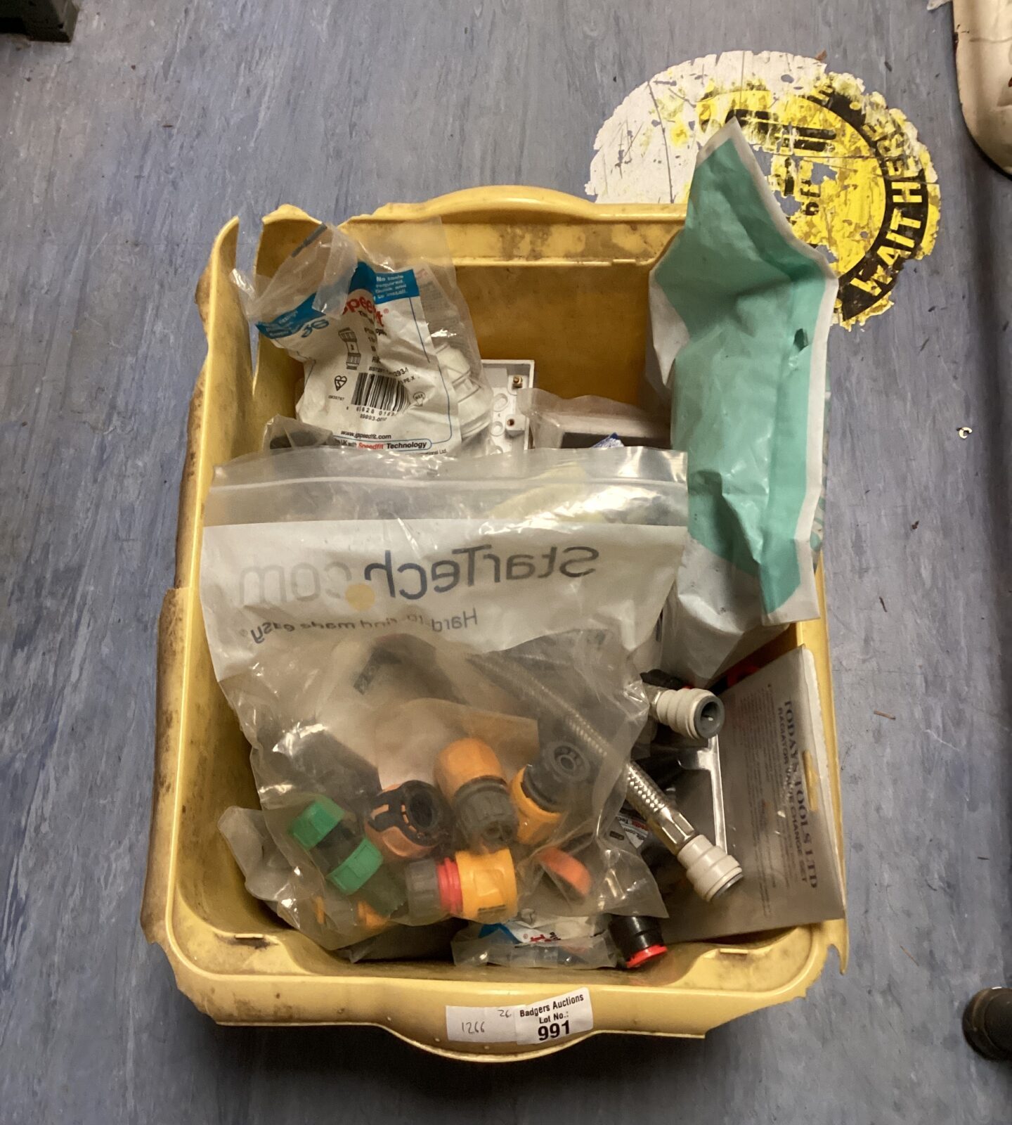 Box of mixed items inc hose connectors