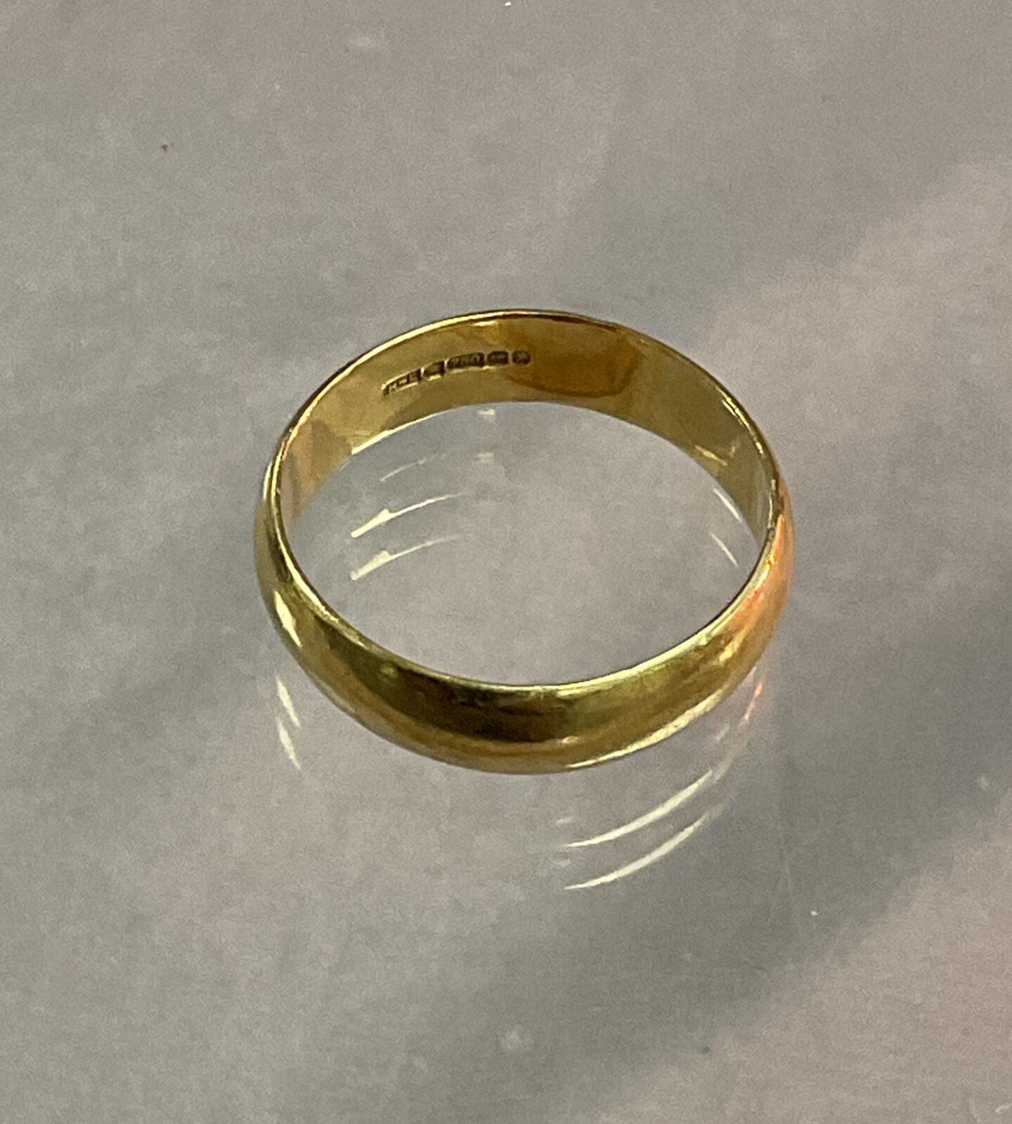 750 18ct Gold band ring  6.54g Size W