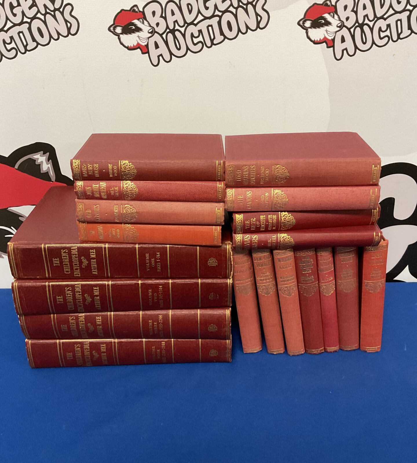 Vintage set of collins classic books & Arthur mee encyclopaedias