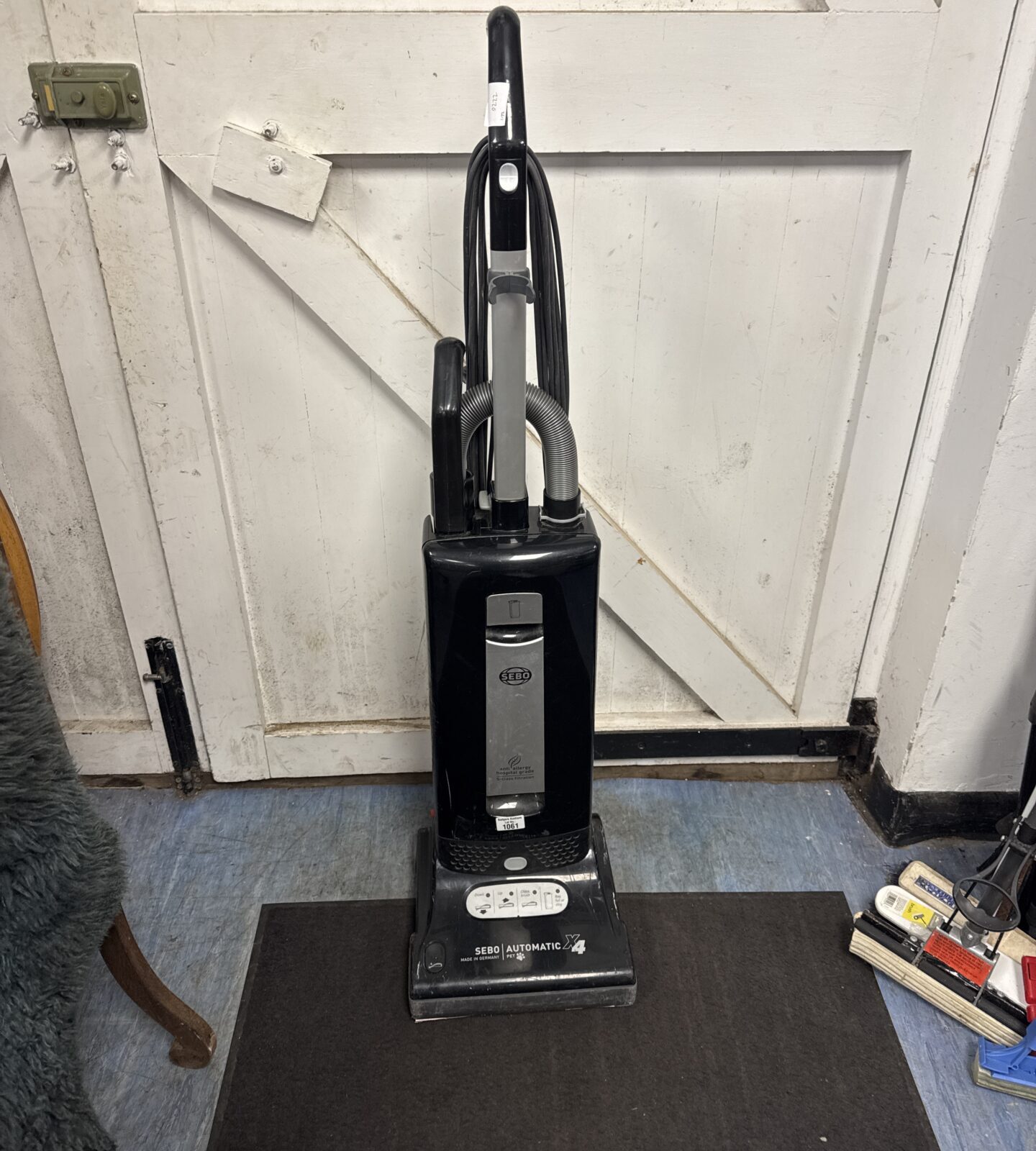 Sebo automatic x4 hoover - working