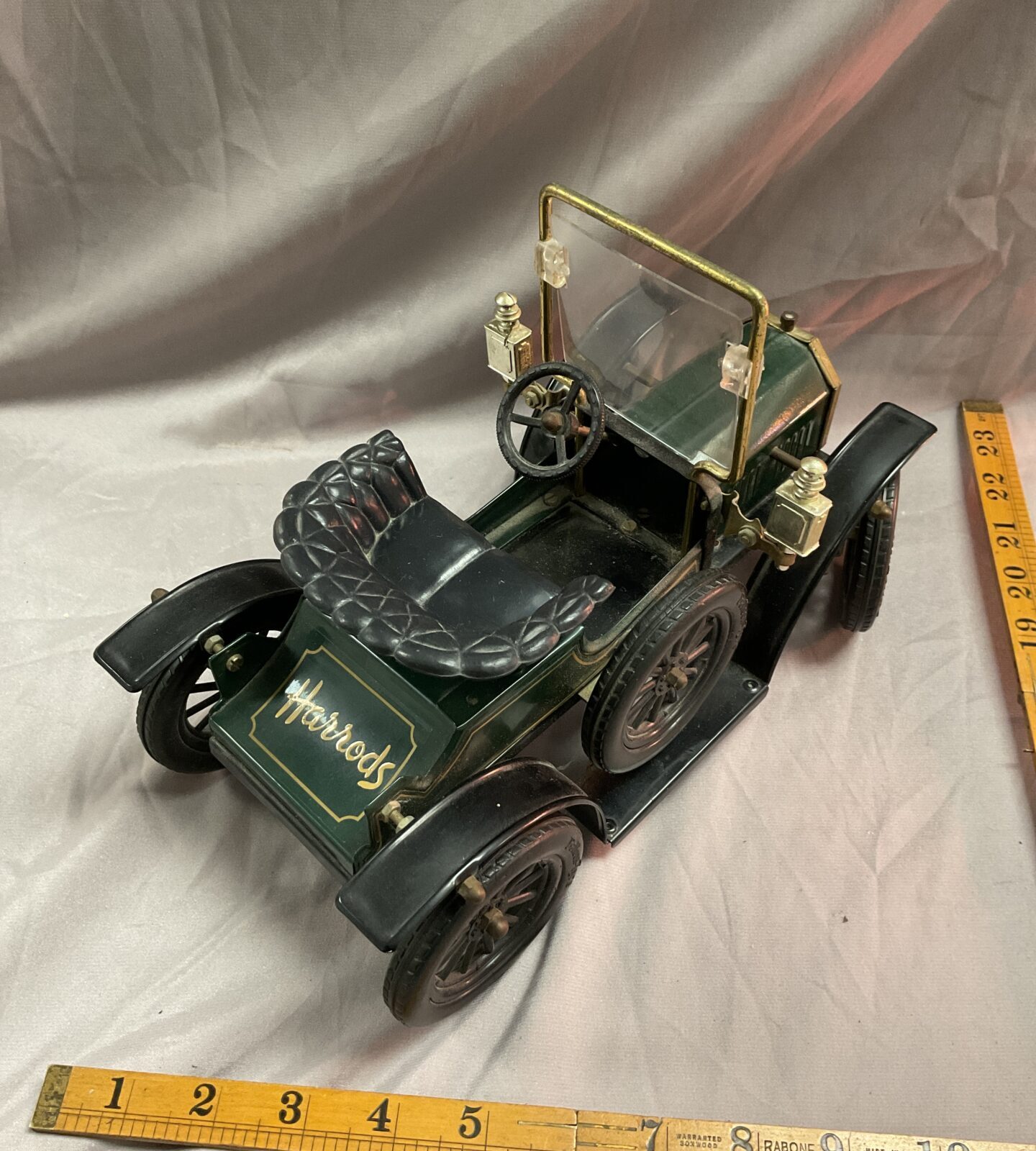 Vintage model t ford harrods car - Image 2