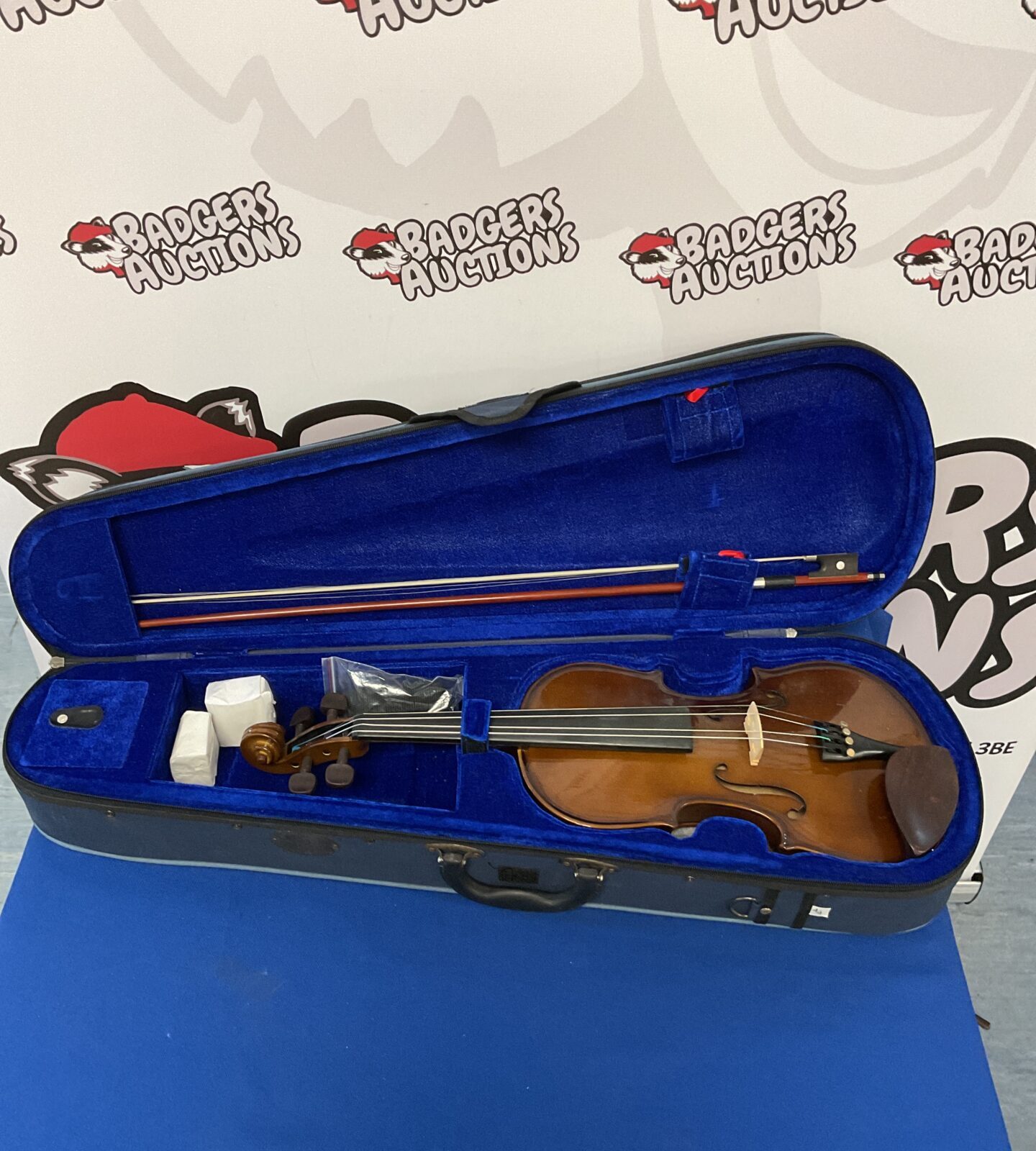 Stentor 4/4 violin in case with bow