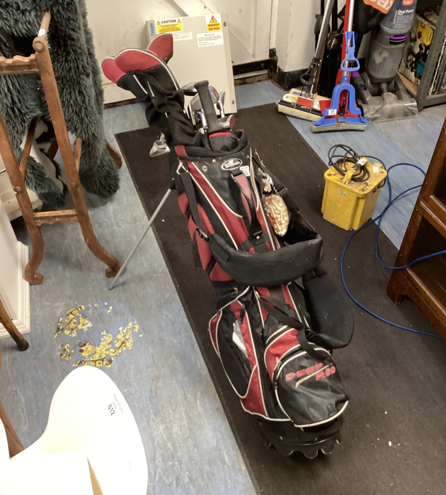 Wilson golf bag with wilson golf clubs