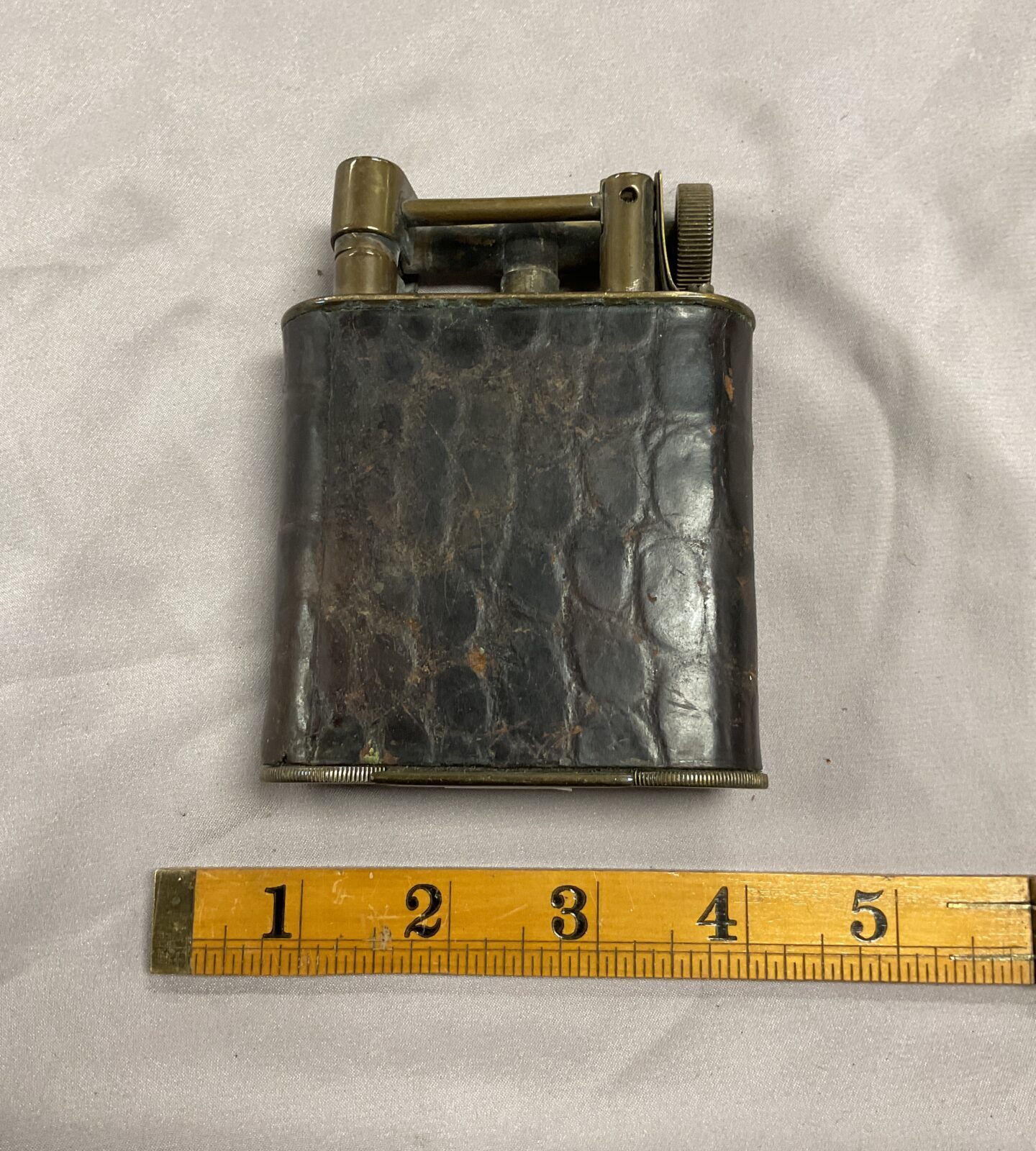 Art deco crocodile skin learned lift arm table lighter - Image 2