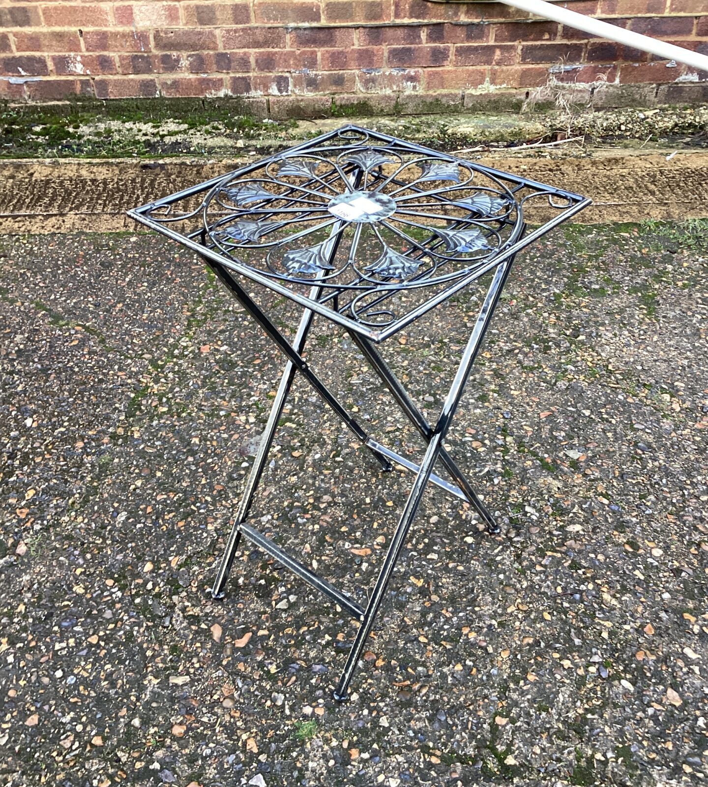 Small Folding metal garden pot stand