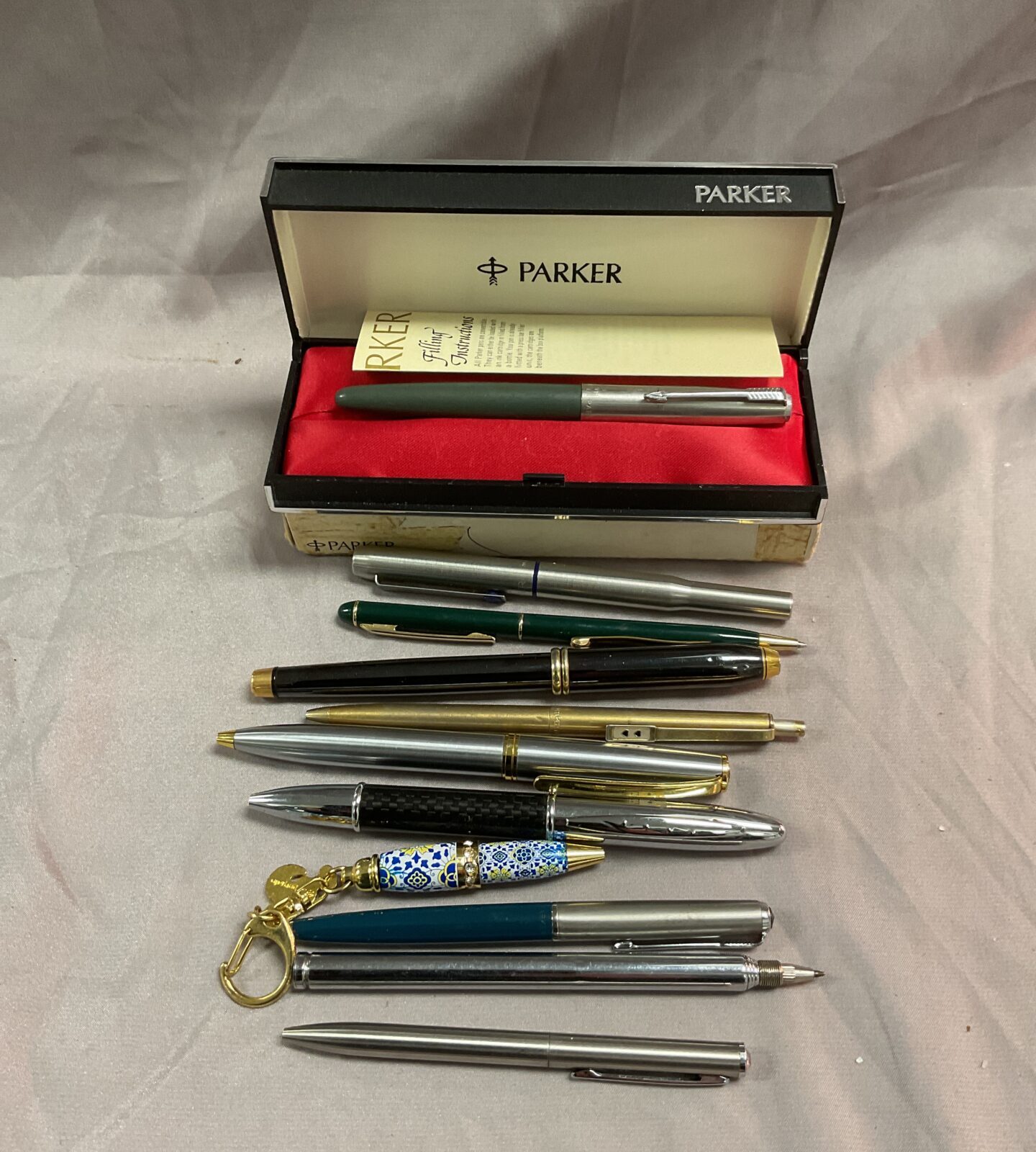 Quantity of assorted pens inc parker