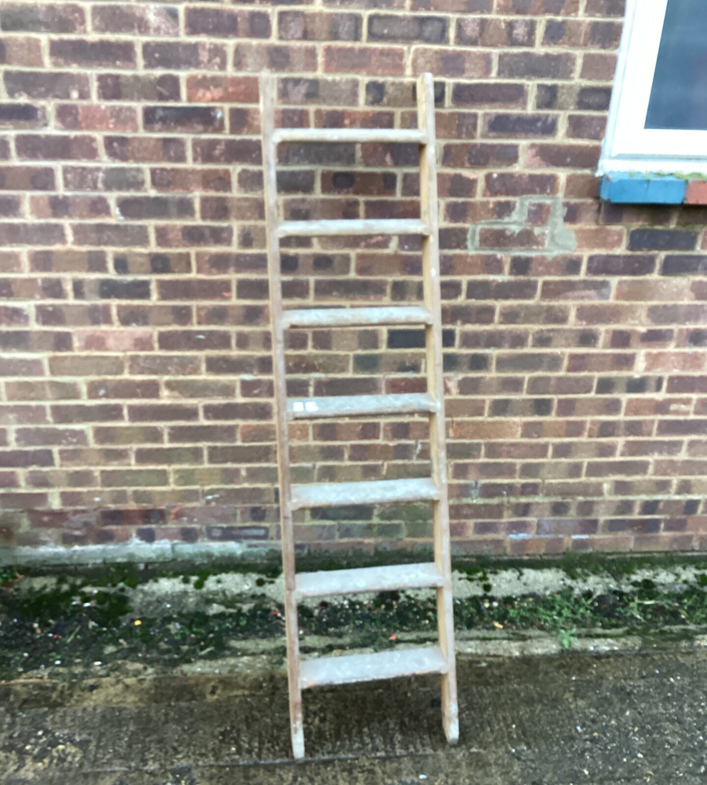 Wooden ladder 5’