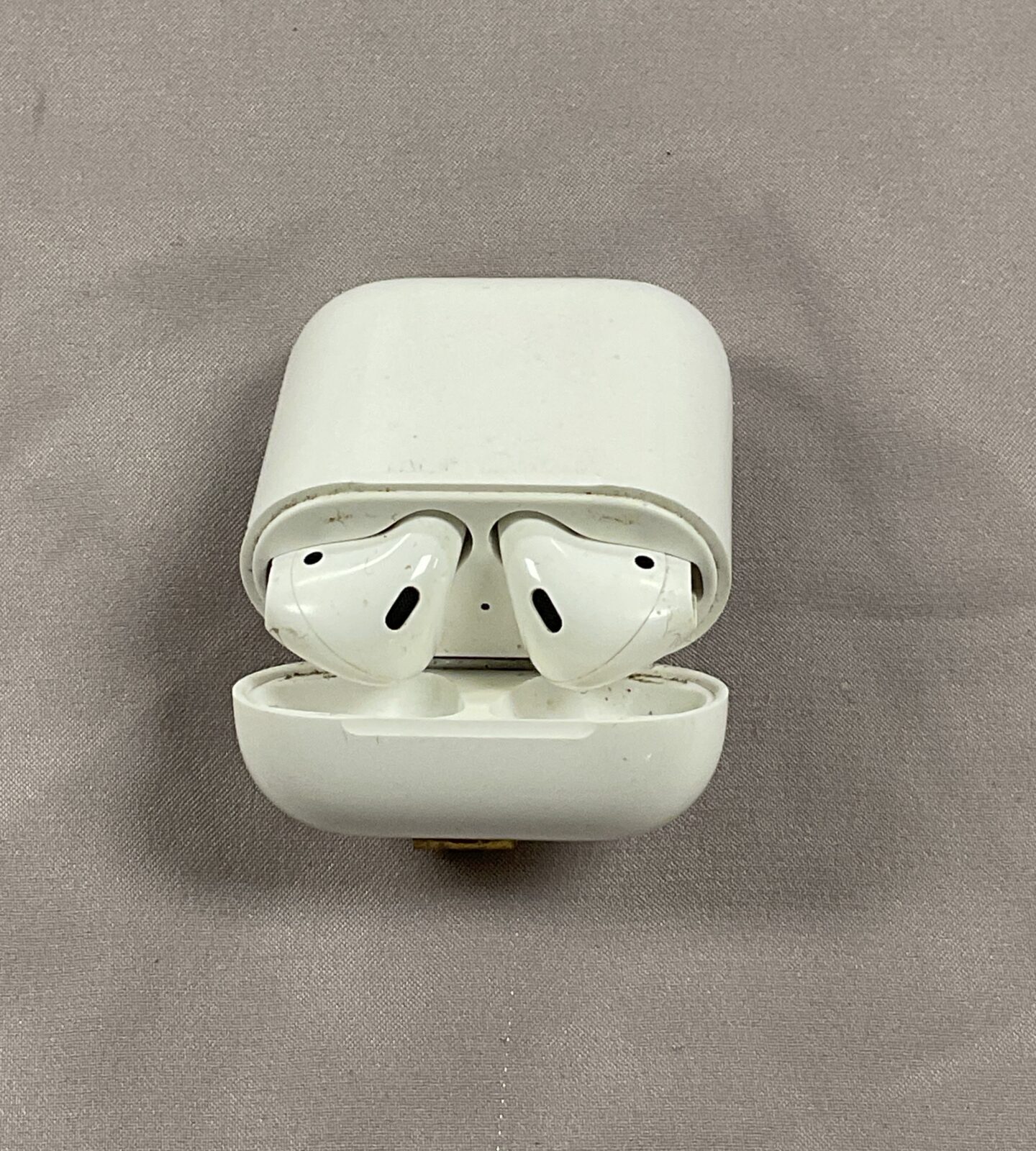 Pair of 1st gen Apple air pods