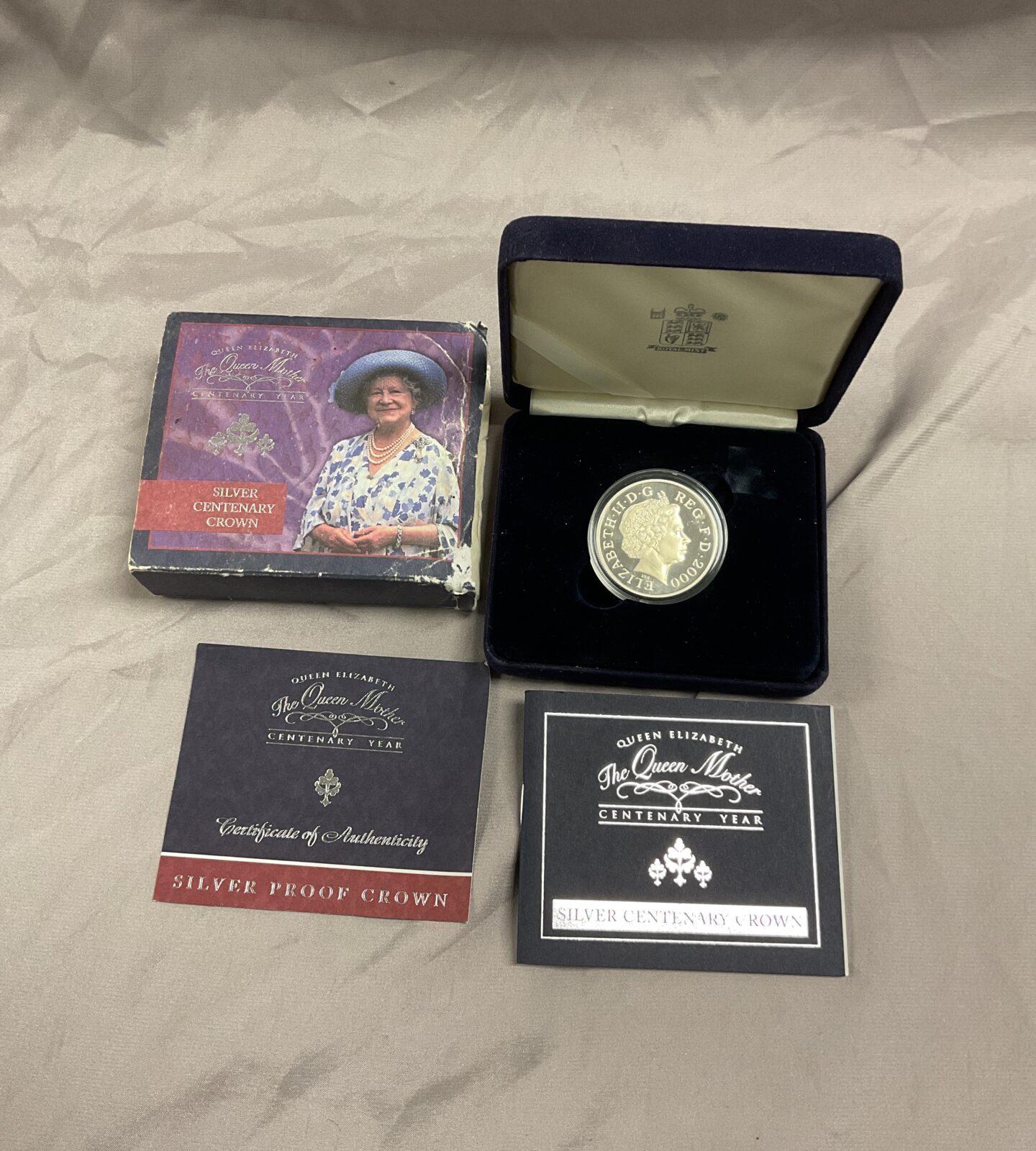 Queen mother silver proof centenary crown in presentation box - Image 2