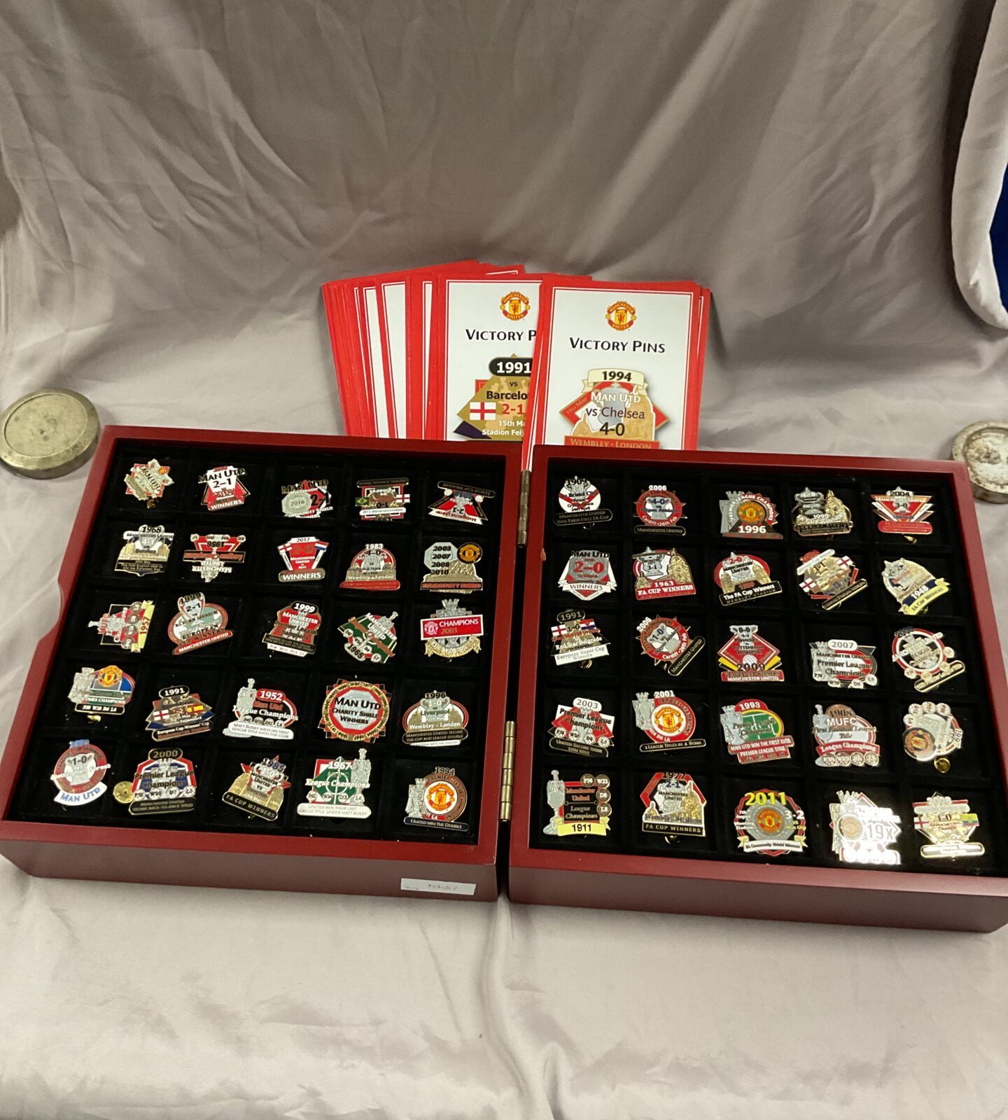 manchester utd danbury mint pin badge collection - Image 3