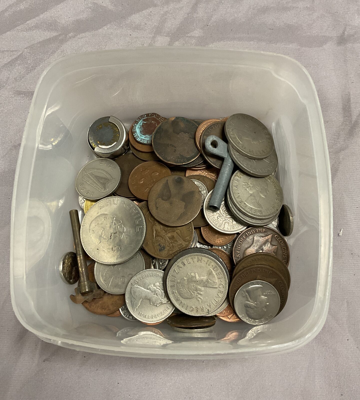 Tub mixed coins