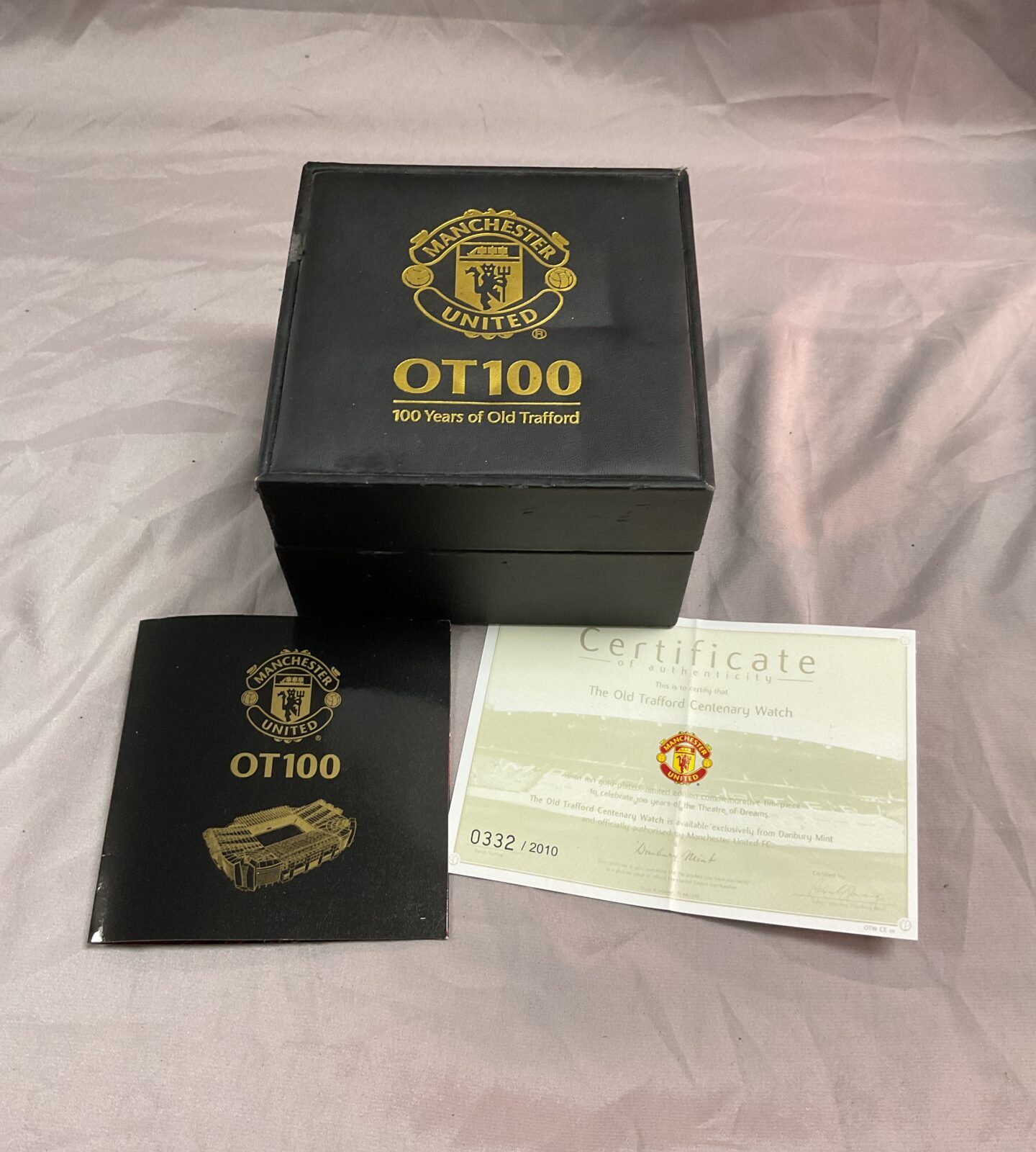 Manchester United O T 100 wristwatch - Image 2