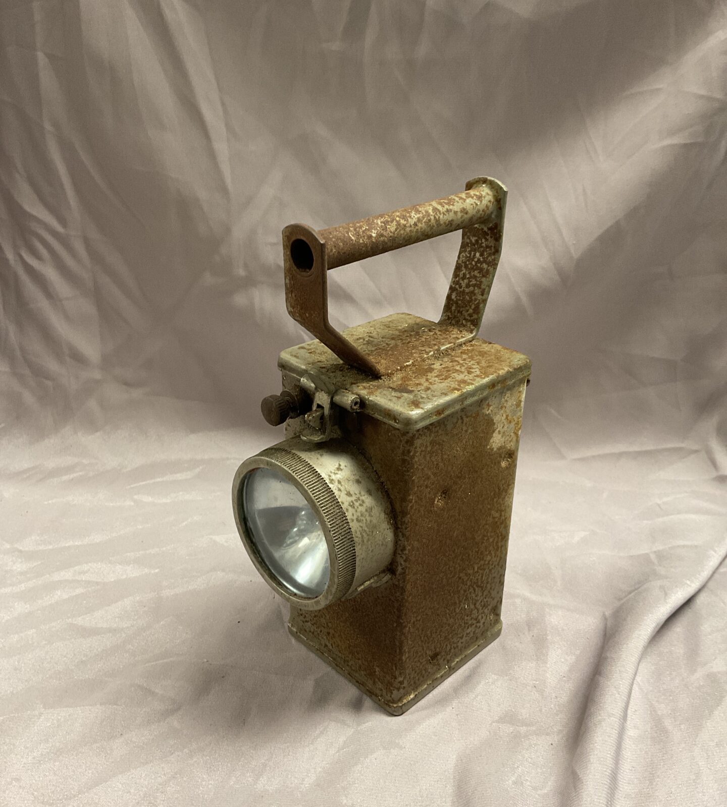 Nice 1930s model 10a hand held miners lamp