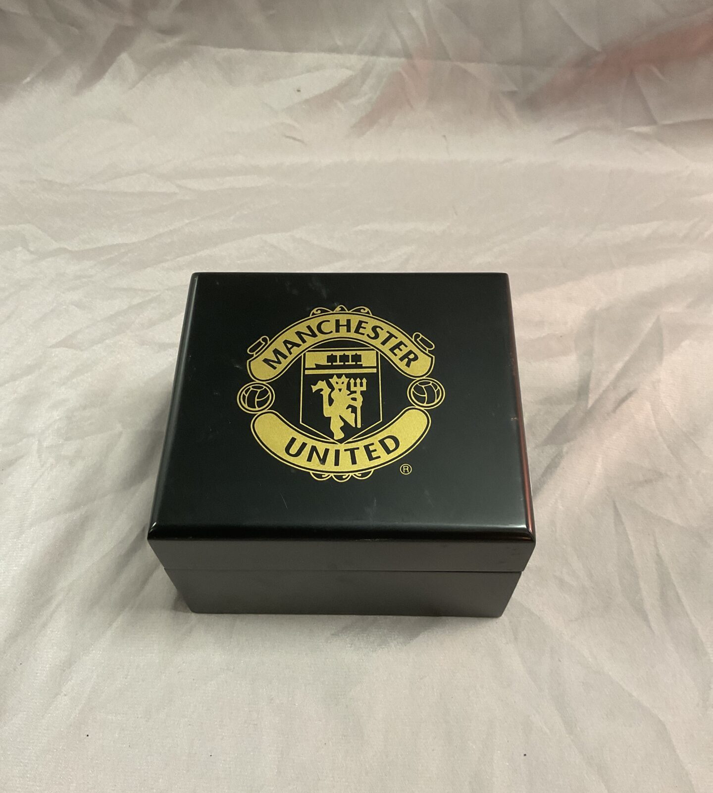 Manchester United  ladies wristwatche - Image 2