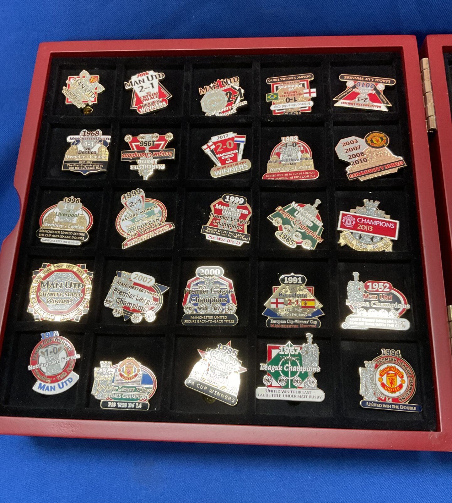 manchester utd danbury mint pin badge collection - Image 4