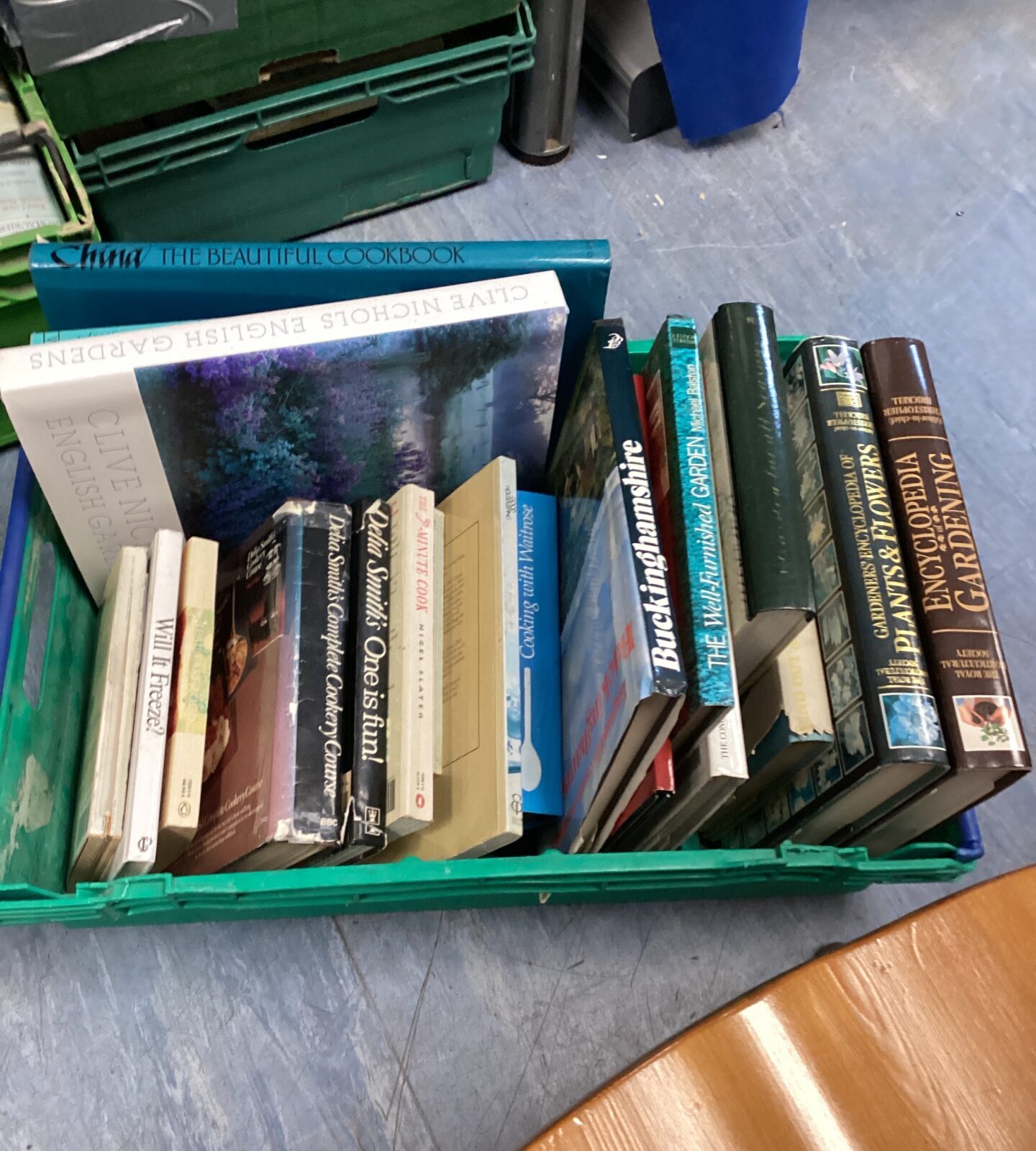 Tray of gardening & cookery books inc the 30 minute cook