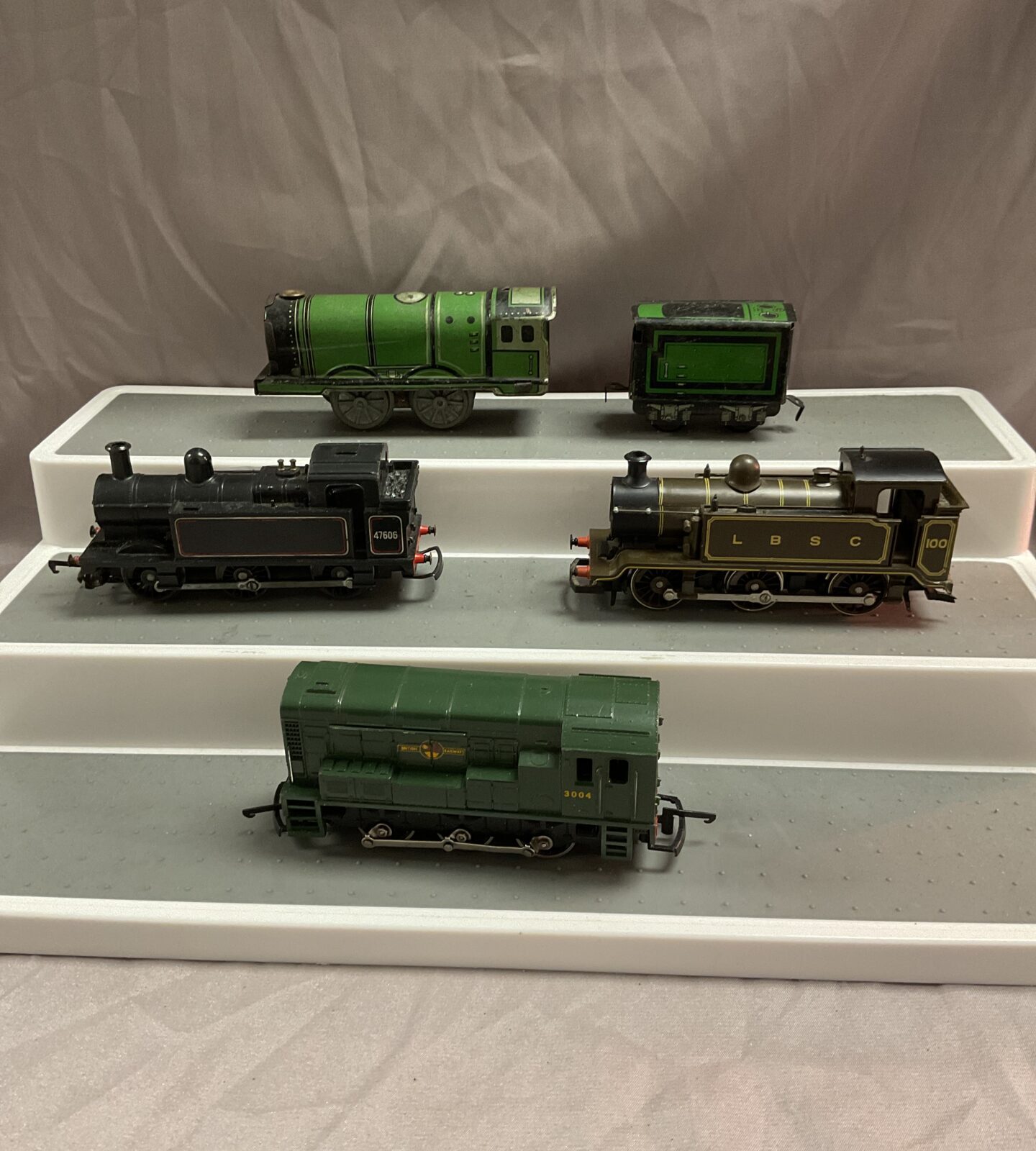 Three electric OO gauge engines one clockwork Hornby triang and lima