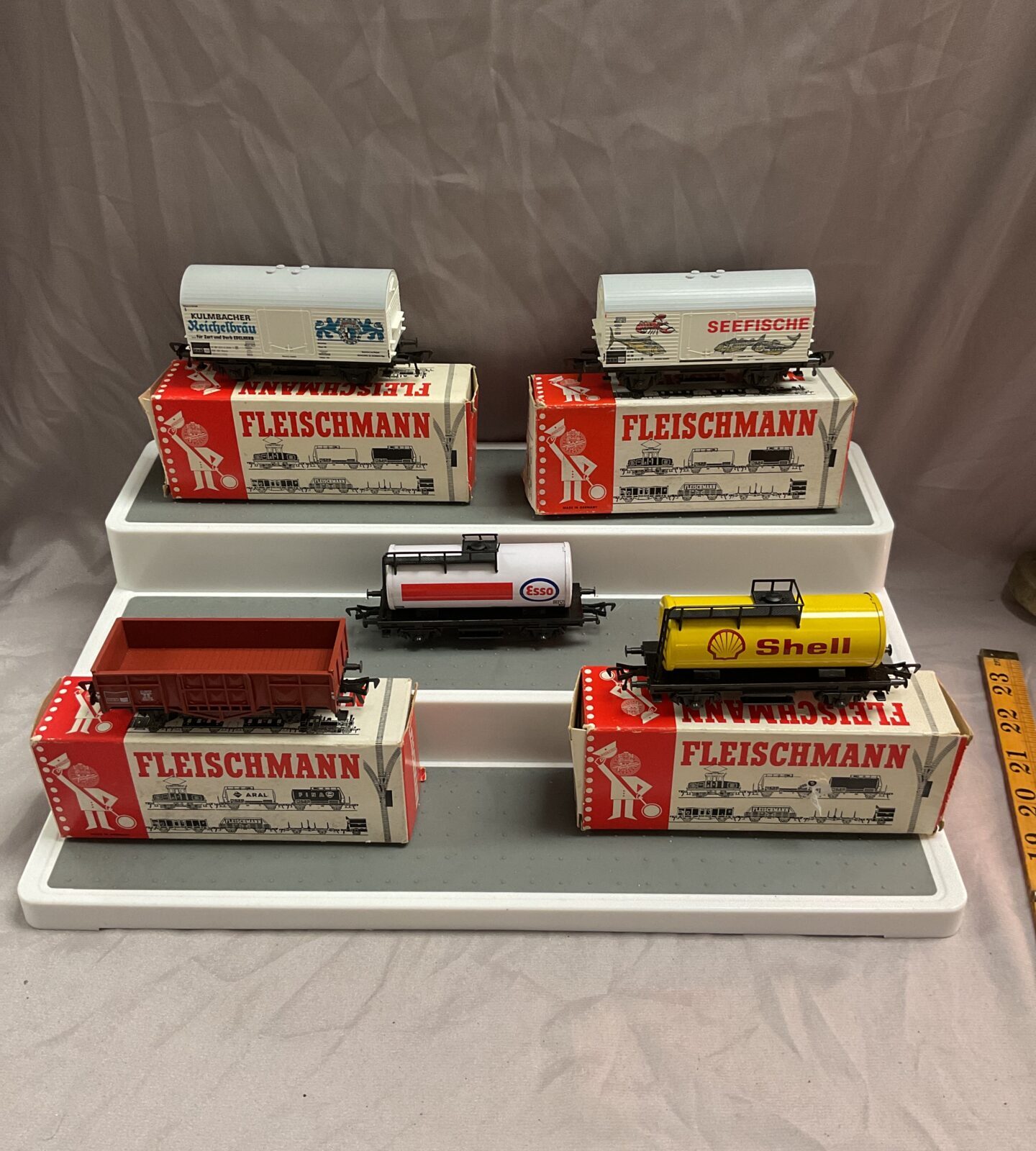 Five oo gauge Fleischmann rolling stock trucks Inc shell and esso four boxed