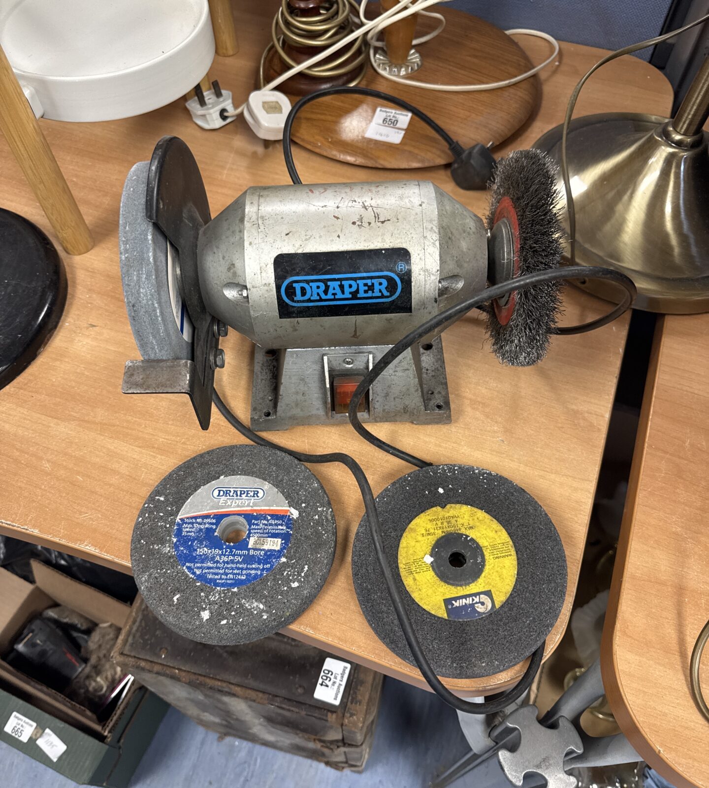 Draper bench grinder wheel with spare discs - working