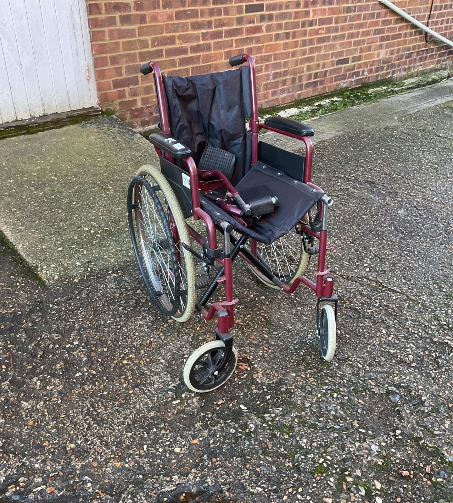 Pro rider mobility folding wheelchair