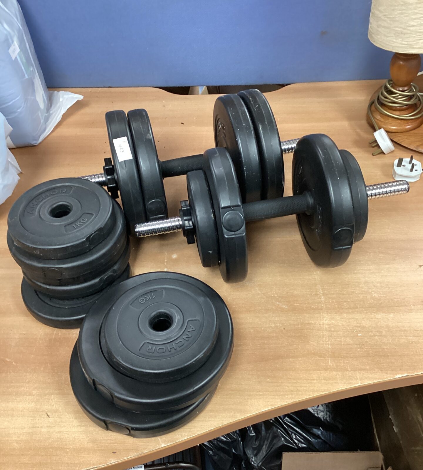 Pair of dumbbell weights