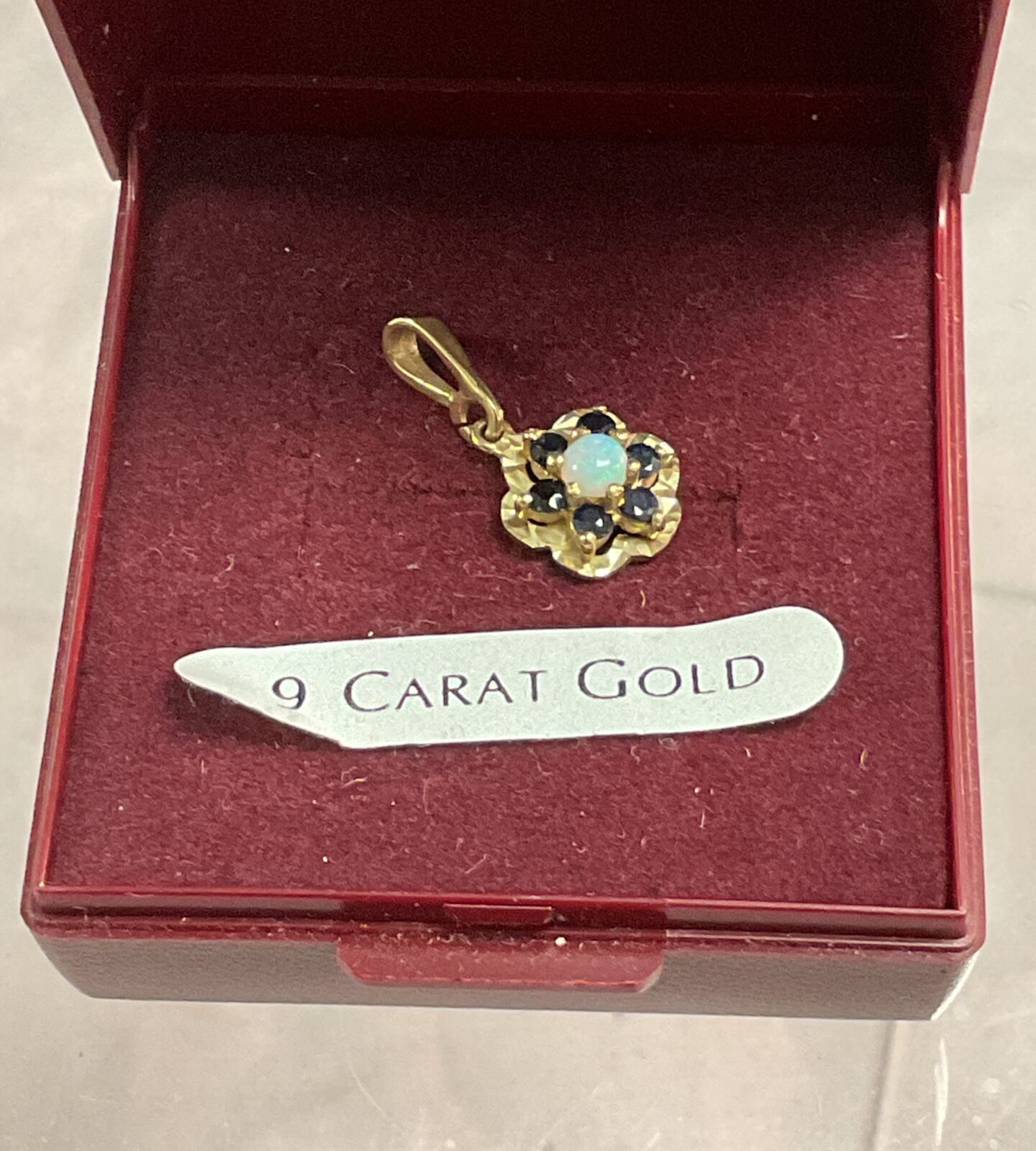 9ct gold opal pendant