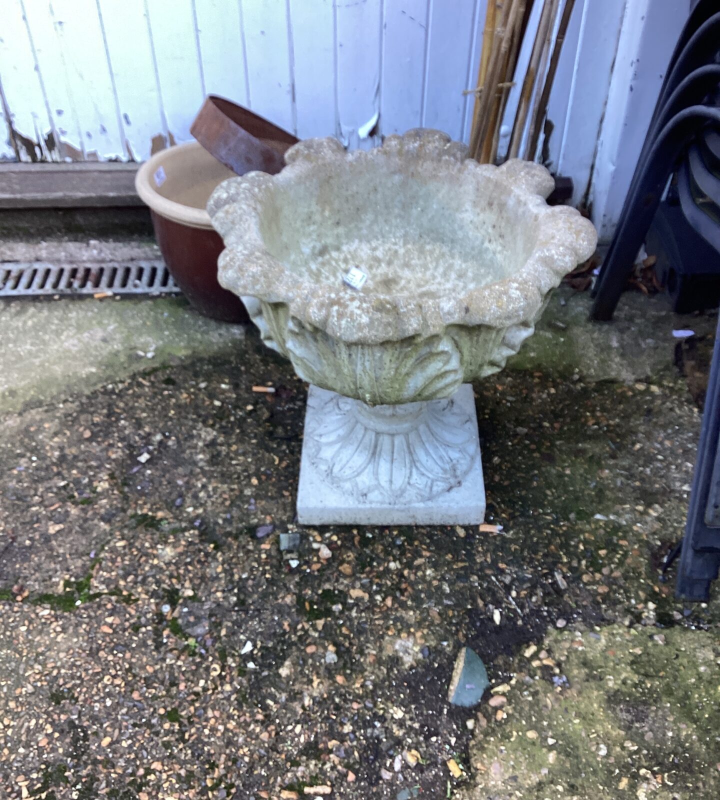 Stone effect garden planter - Image 2