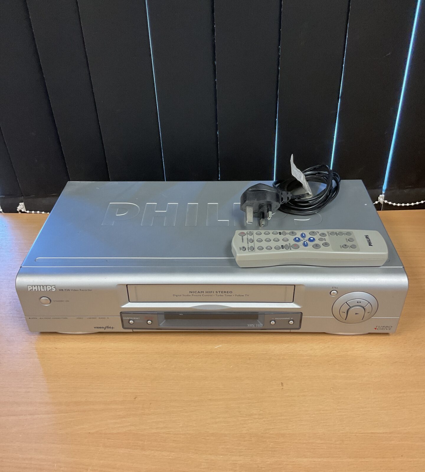 Philips vr-730 vhs player recorder with remote