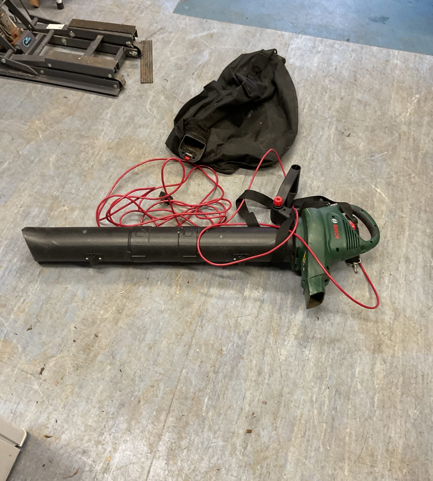 Bosch electric leaf blower tested