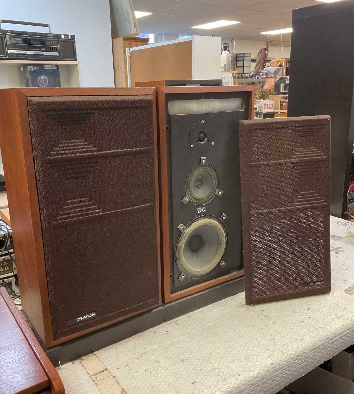 Dynatron model 3238 cr hifi speakers