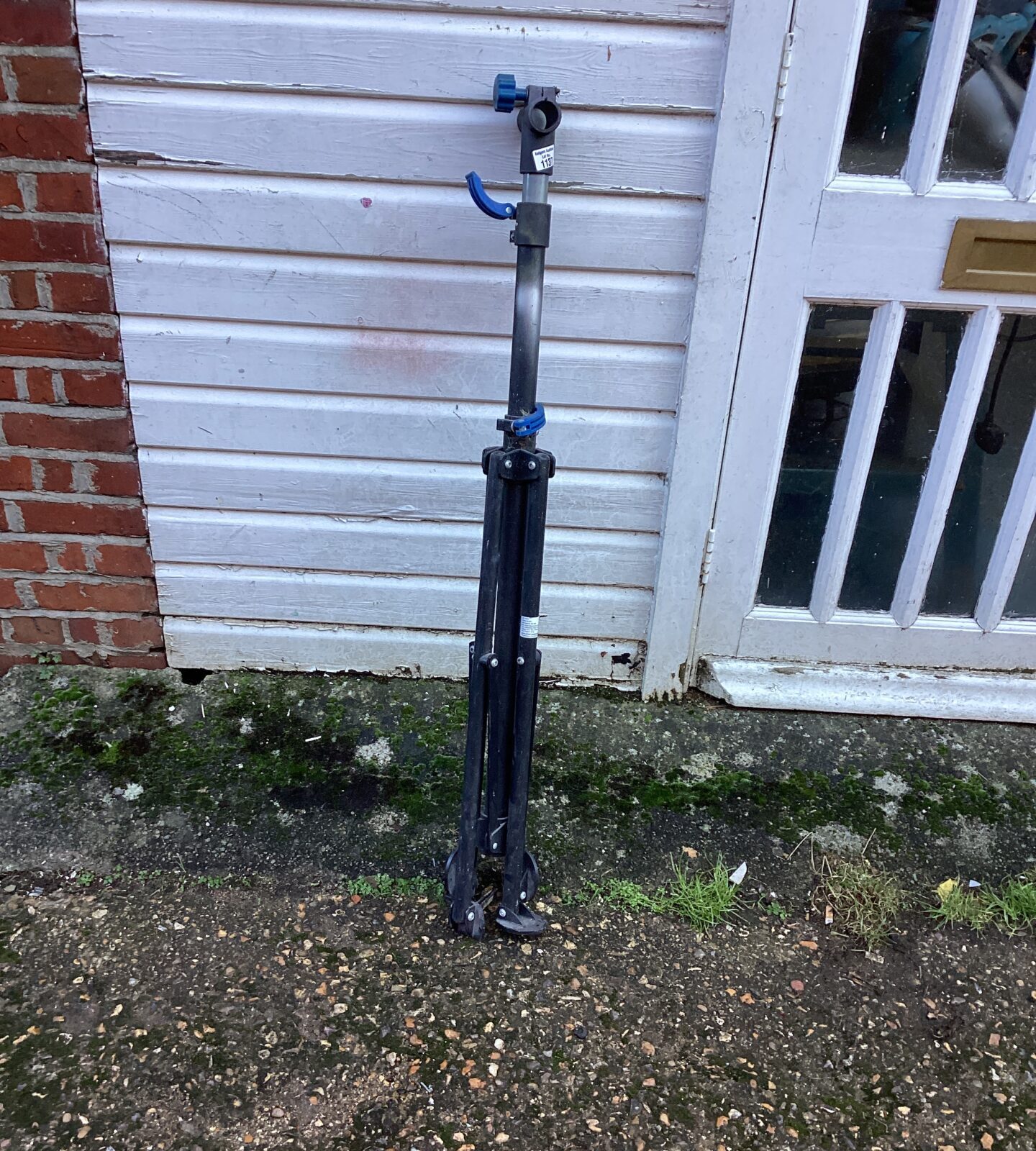 Bike repair stand