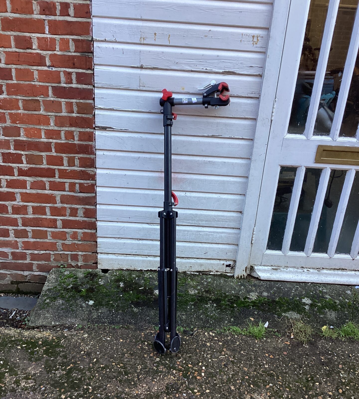 Bike repair stand